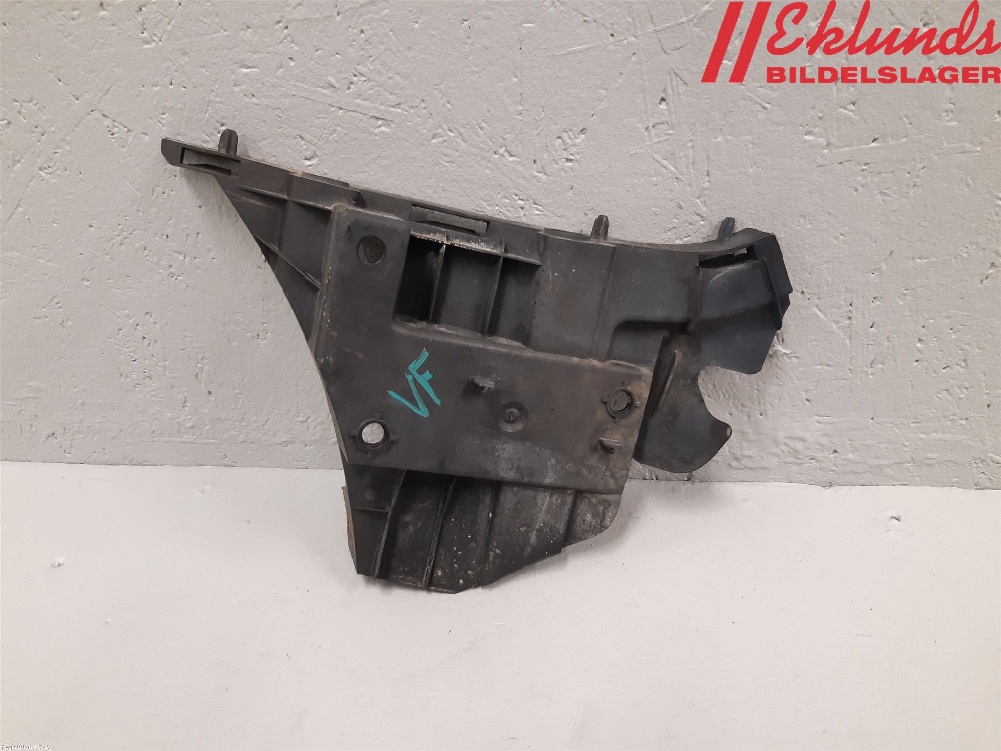 Volvo V70 08-13 Stötfångarfäste Fram Vä