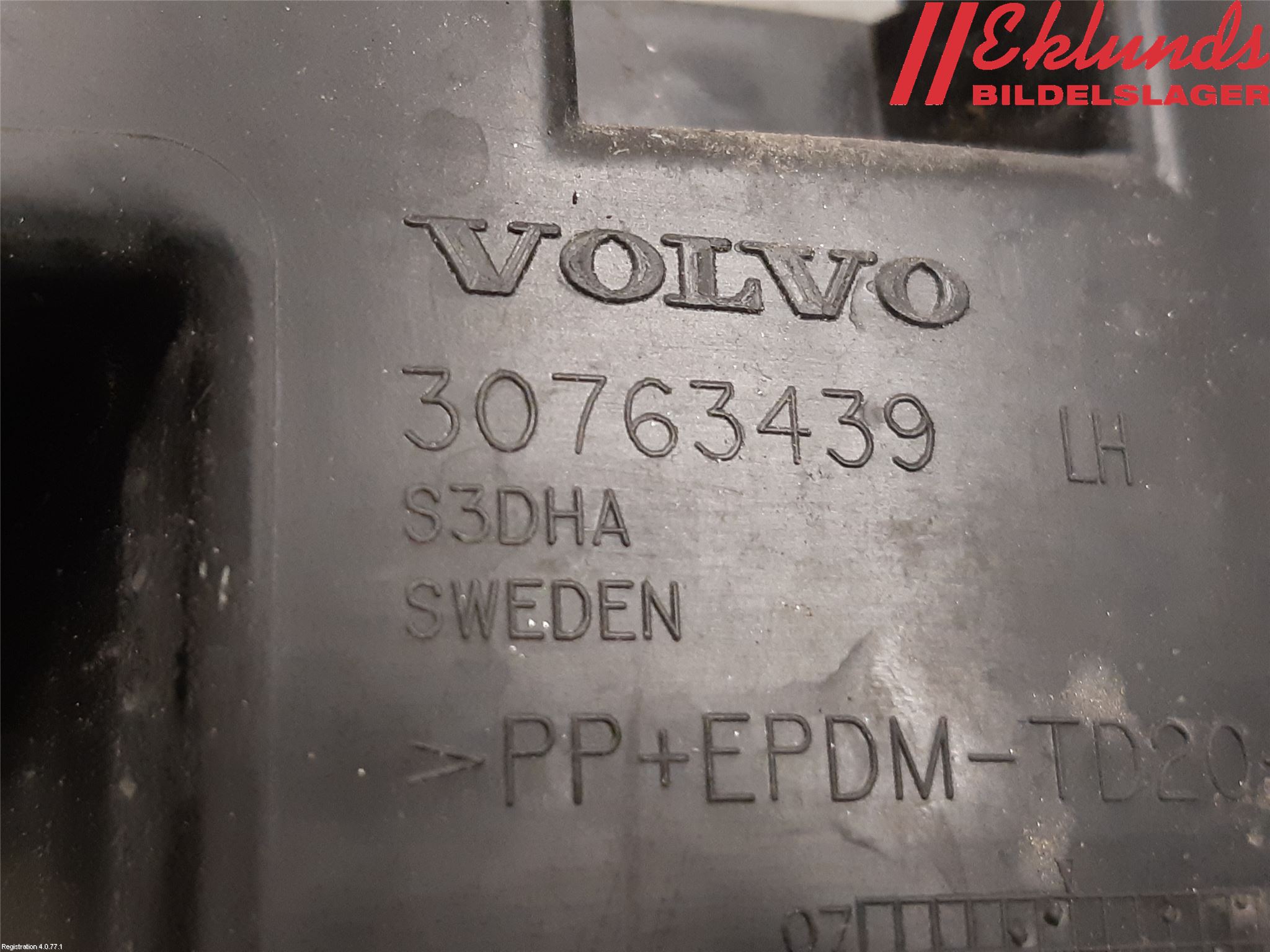 Volvo XC60 09-13 Stötfångarfäste Bak Vä