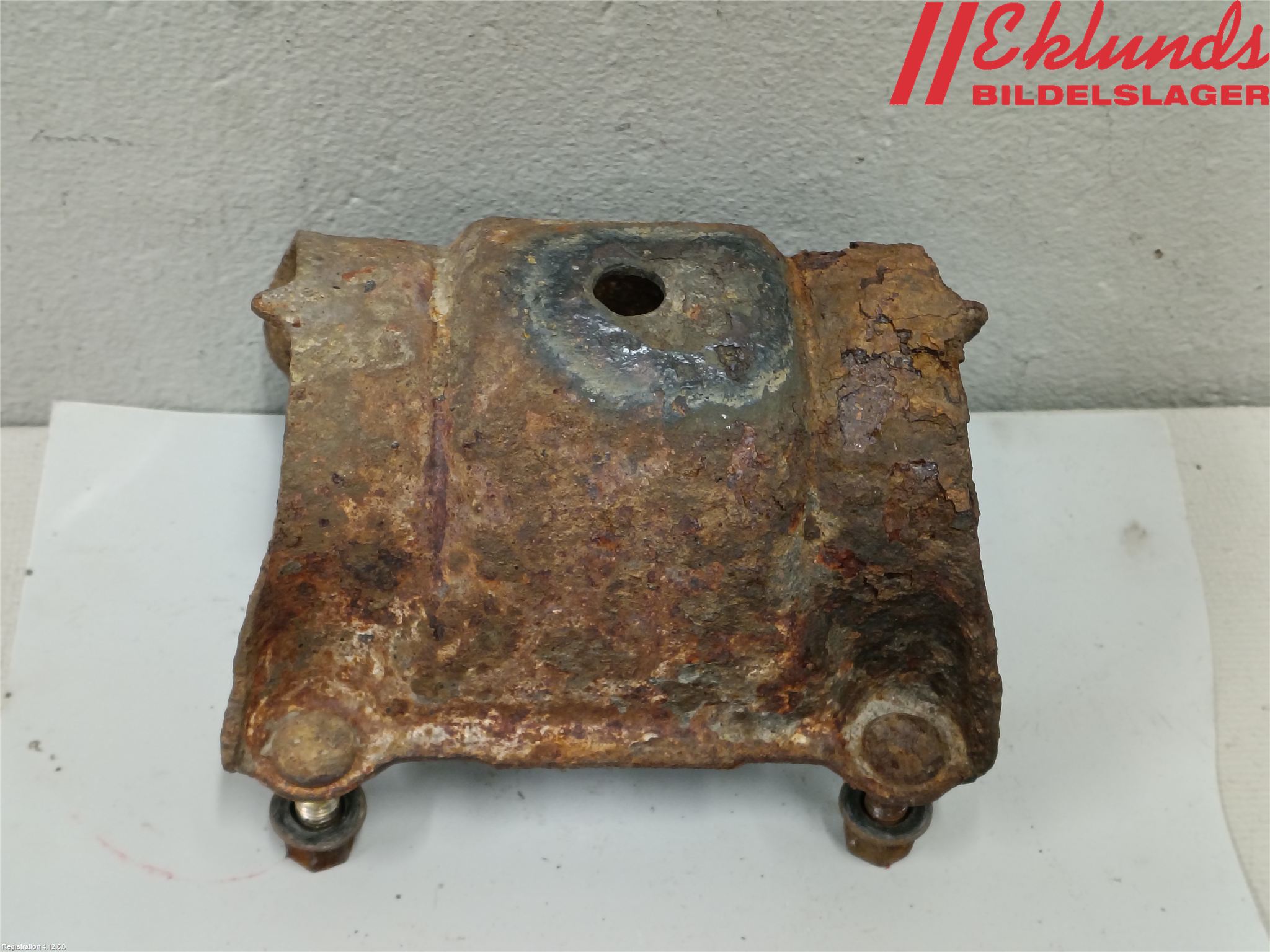 Volvo 940 91-98 Bakaxel Fäste