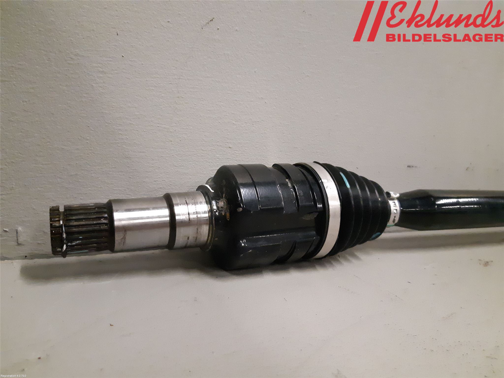 Toyota C-HR 16-23 Drivaxel Fram Höger