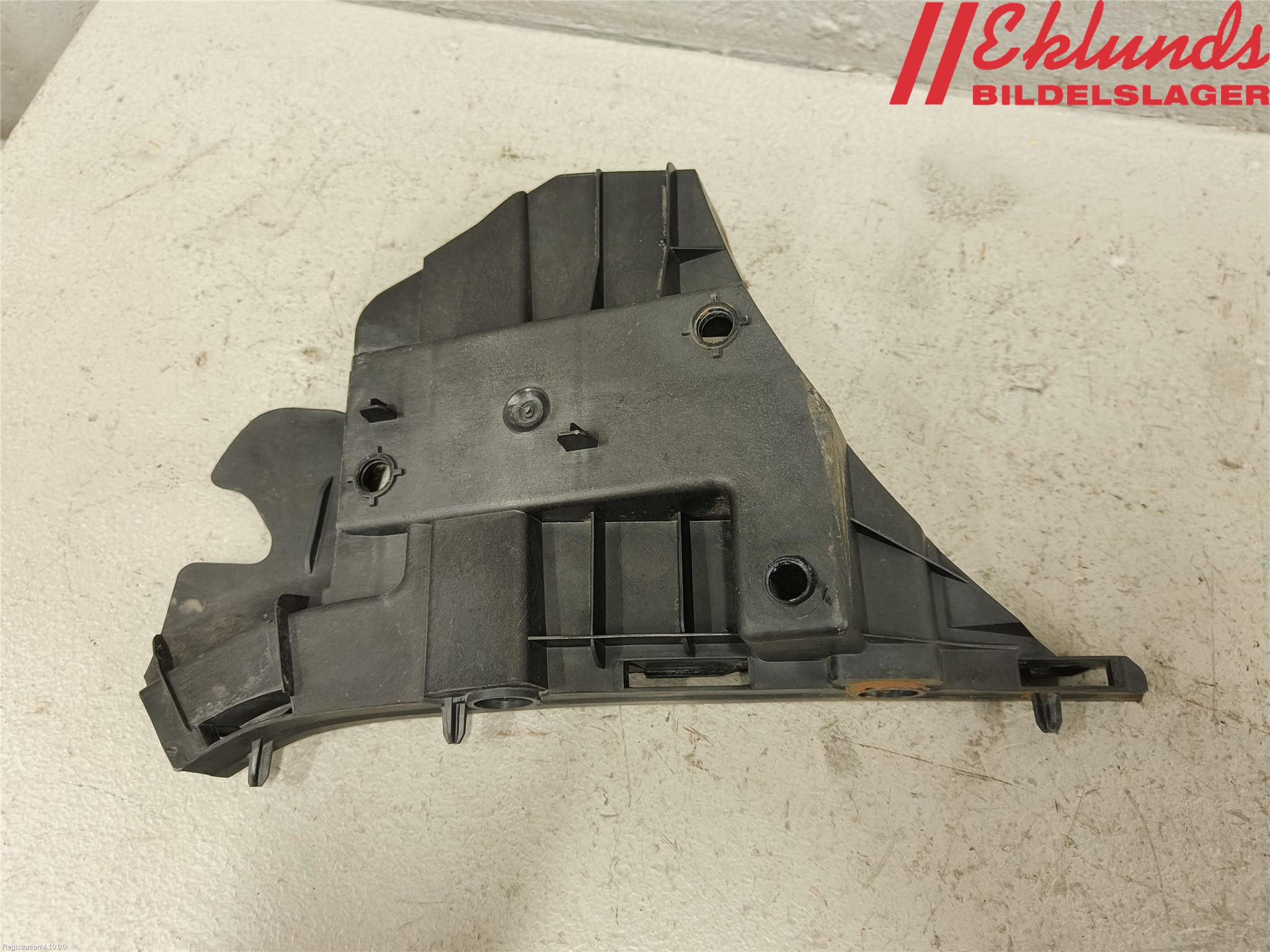 Volvo V70 08-13 Stötfångarfäste Fram Vä