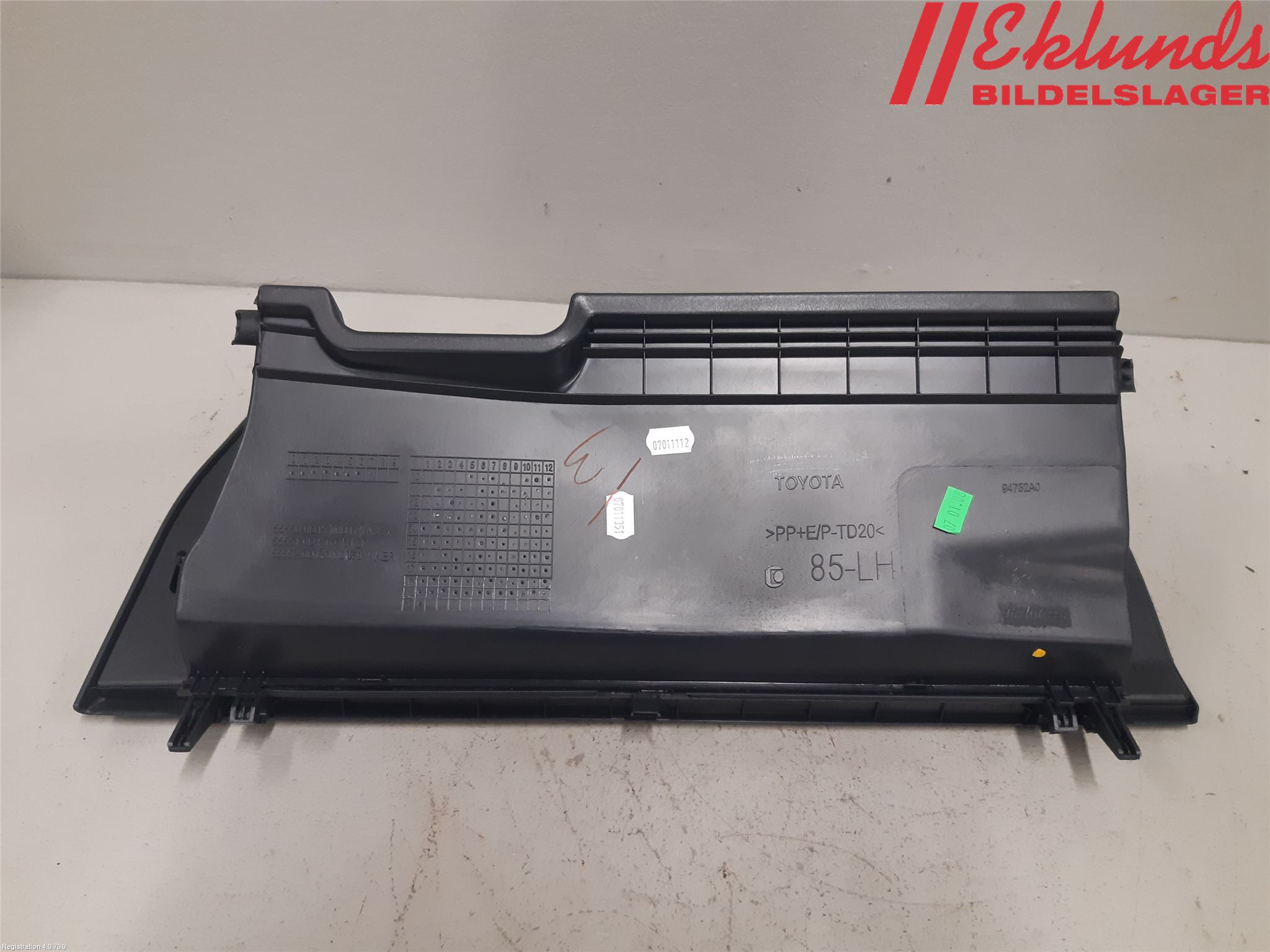 Toyota YARIS XP130 15-20 Handskfack