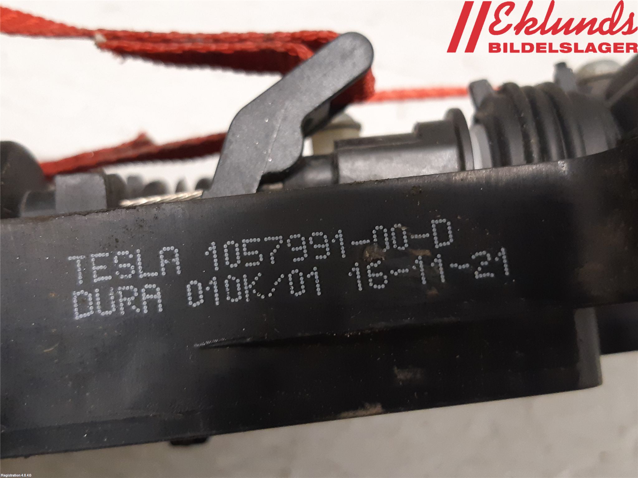 Tesla MODEL X 16- Huvlås