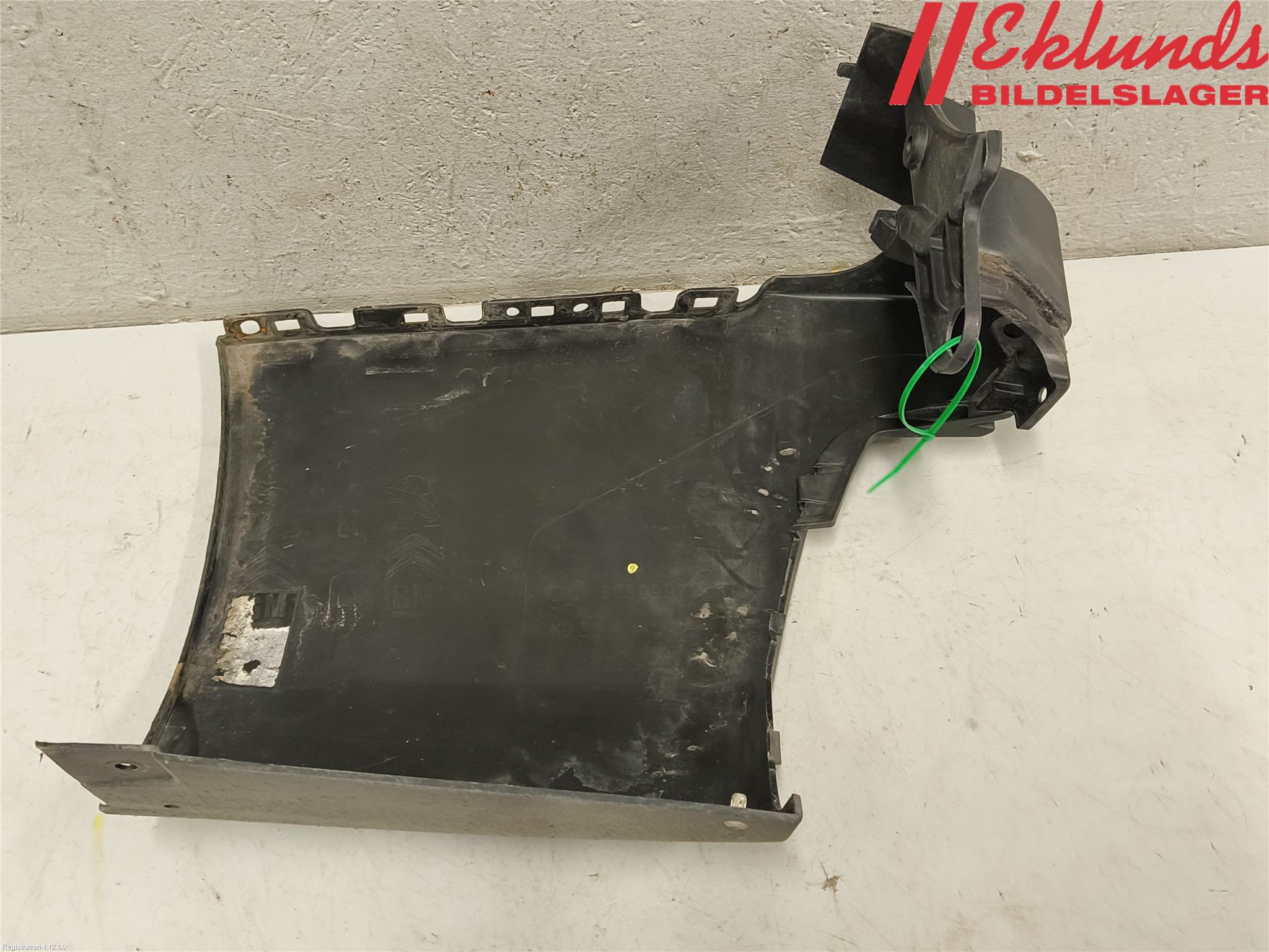 Peugeot PARTNER/E-PARTNER 19- Stötfångardel Bak Hö