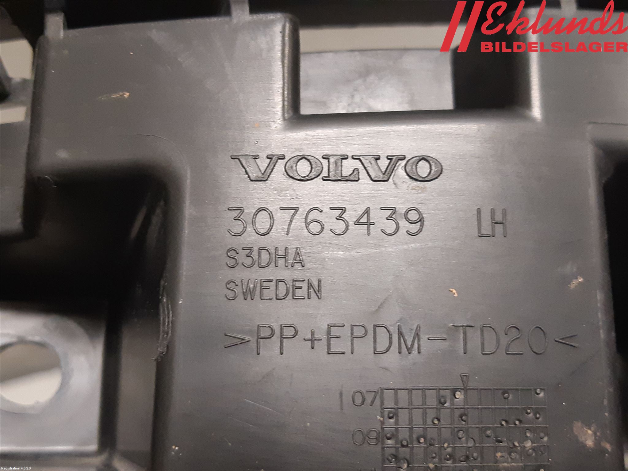 Volvo XC60 09-13 Stötfångarfäste Bak Vä