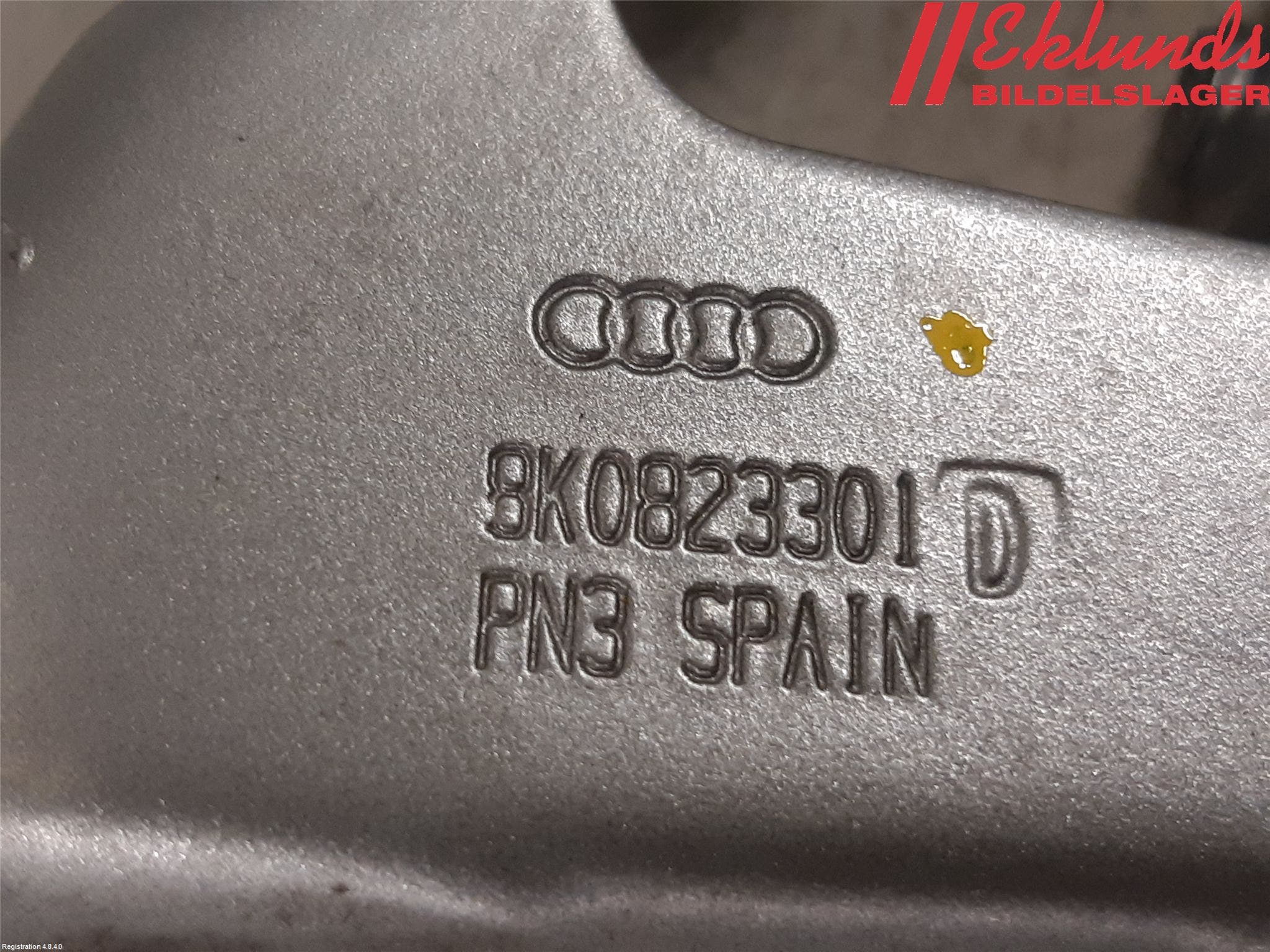 Audi A4/S4 08-11 Huvgångjärn