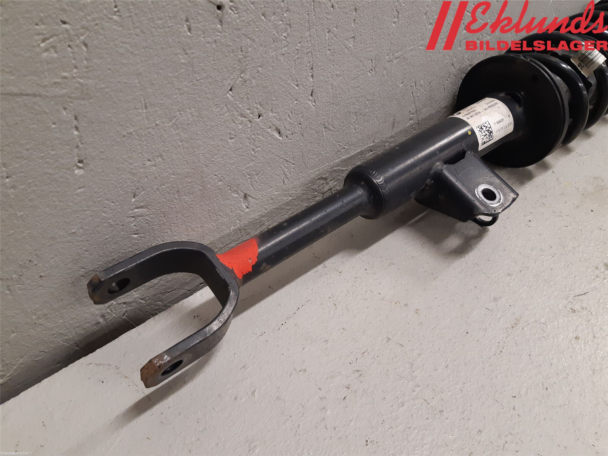 BMW 5 G30/G31/F90 17-23 Fjäderben Fram Vänster