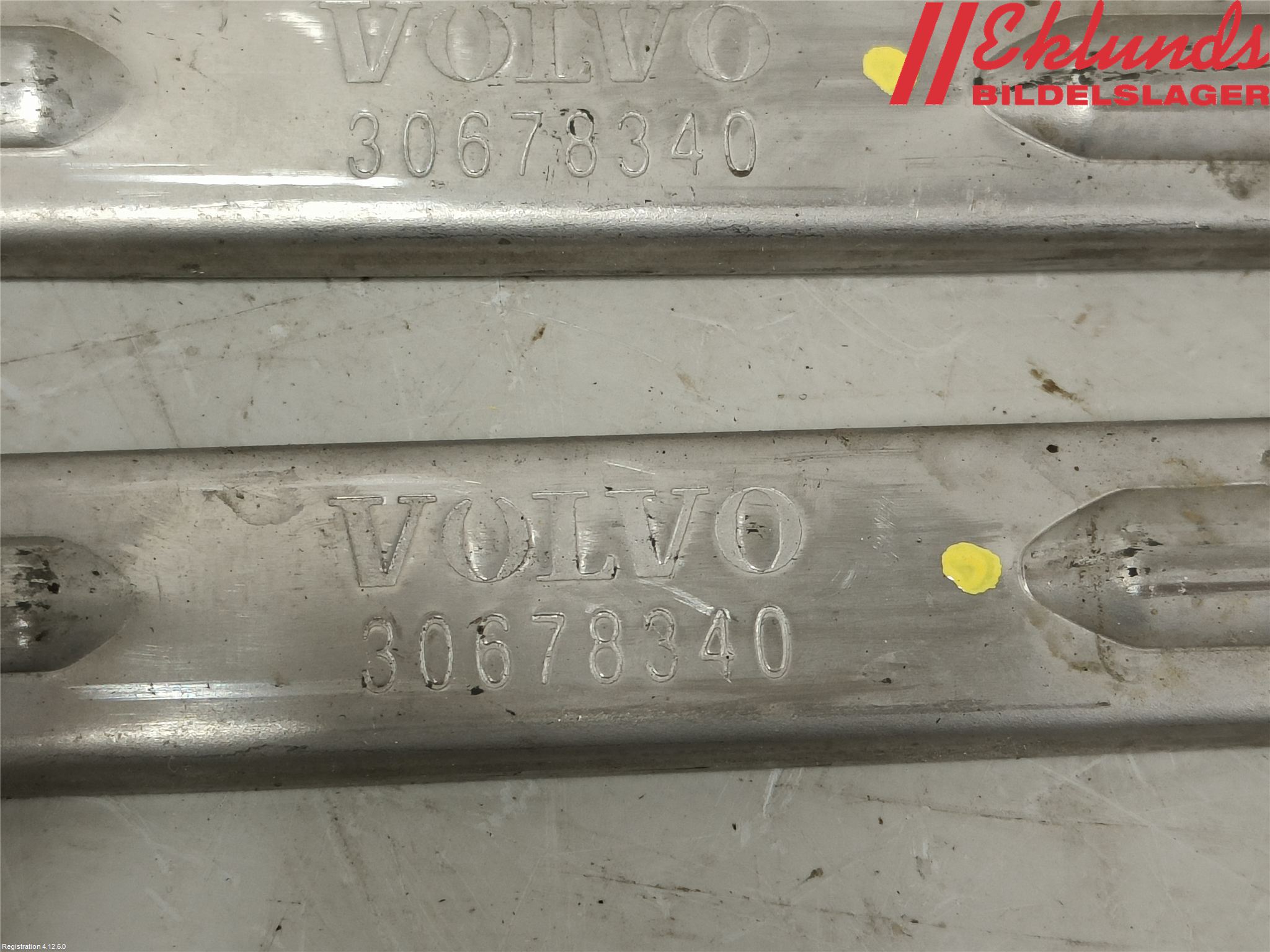 Volvo V70 08-13 Strålkastarsarg Vänster