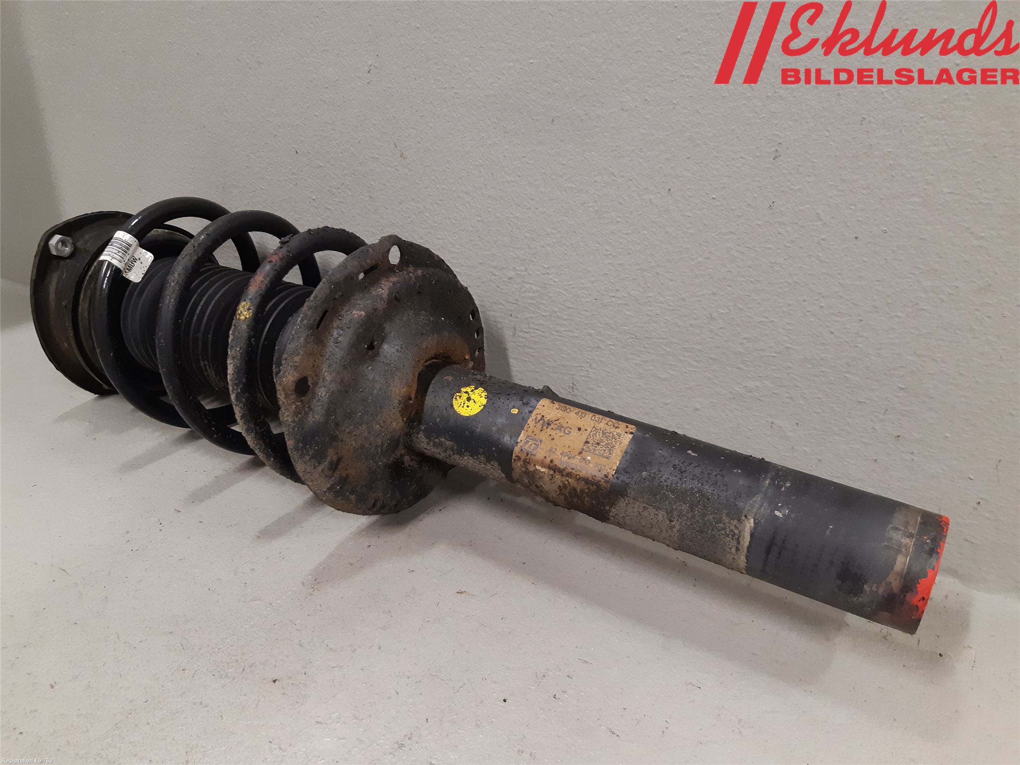 Volkswagen VW PASSAT 15-19 Fjäderben Fram Vänster