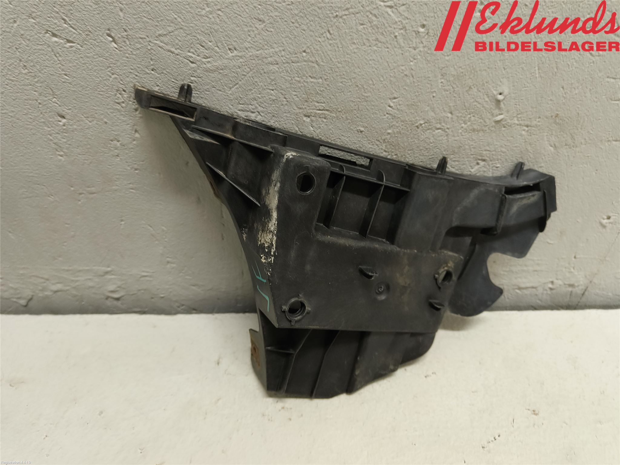 Volvo V70 08-13 Stötfångarfäste Fram Vä