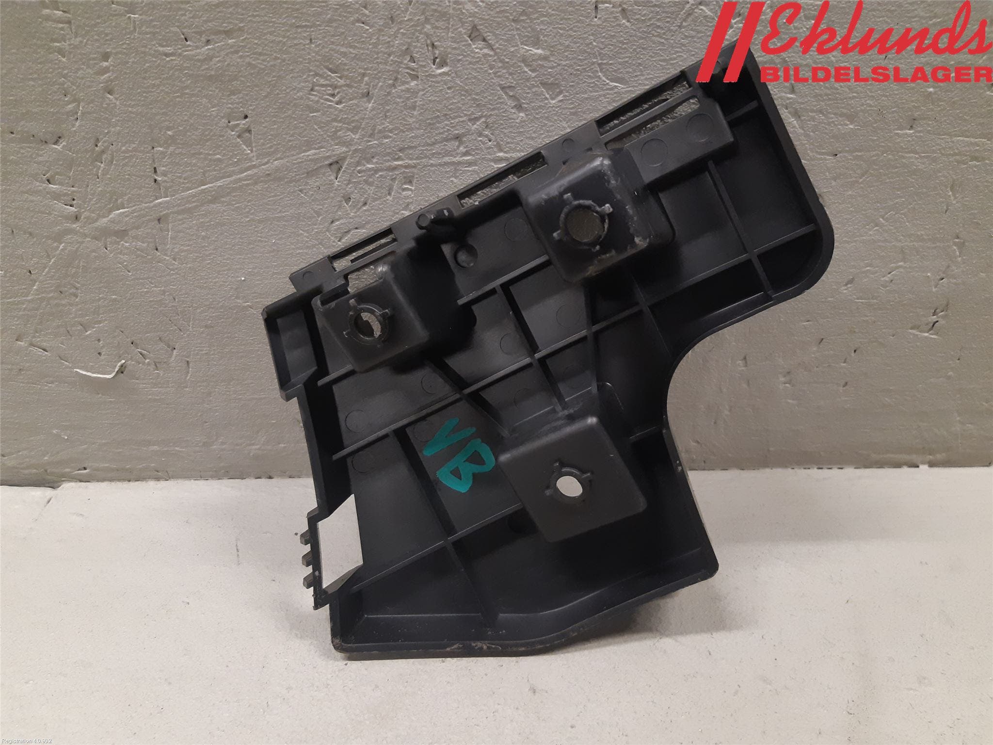 Volvo V60 11-13 Stötfångarfäste Bak Vä