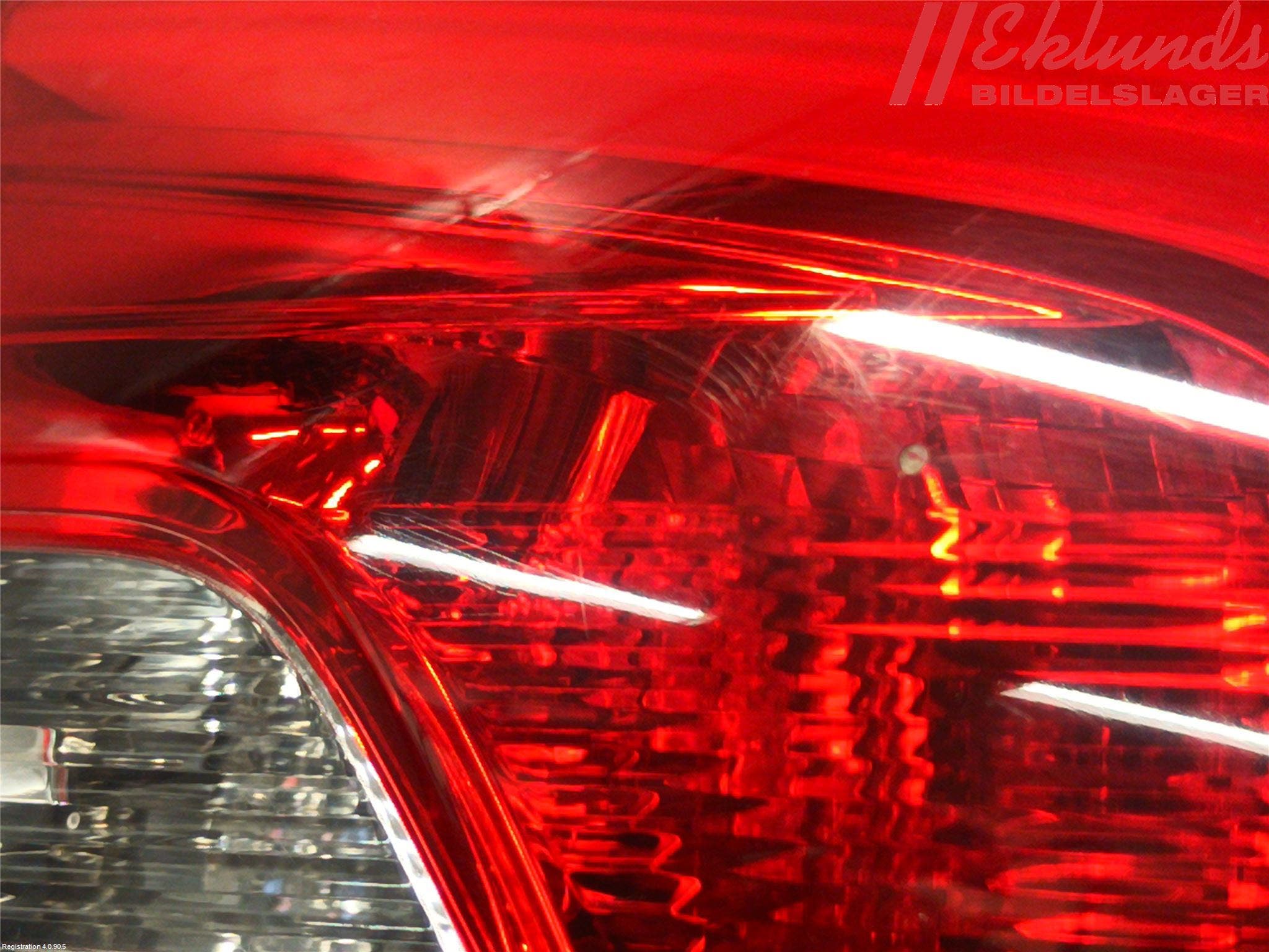 Peugeot 308 14-21 Bakljus Lucka Vä