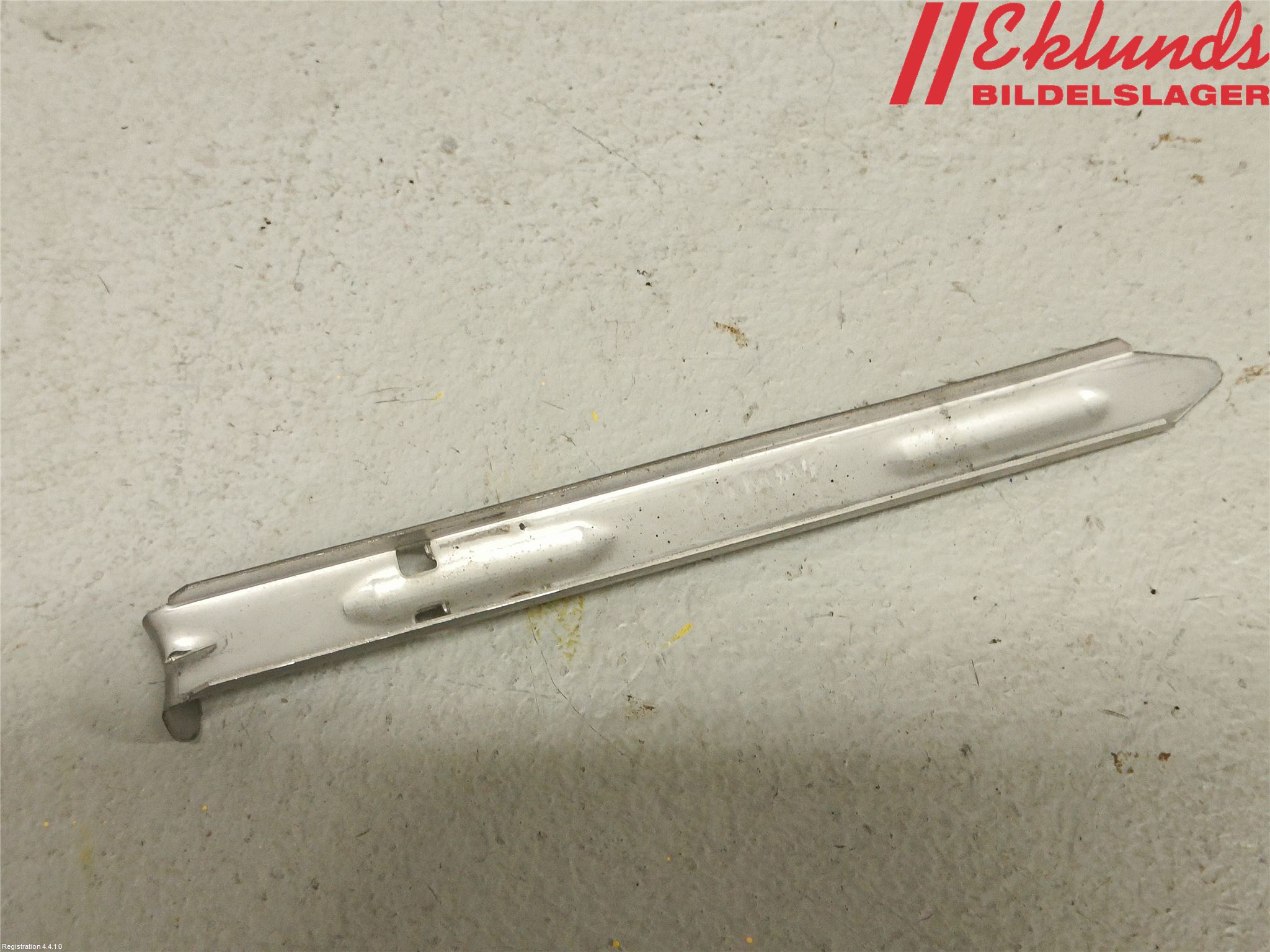 Volvo V70 08-13 Strålkast Fästsarg