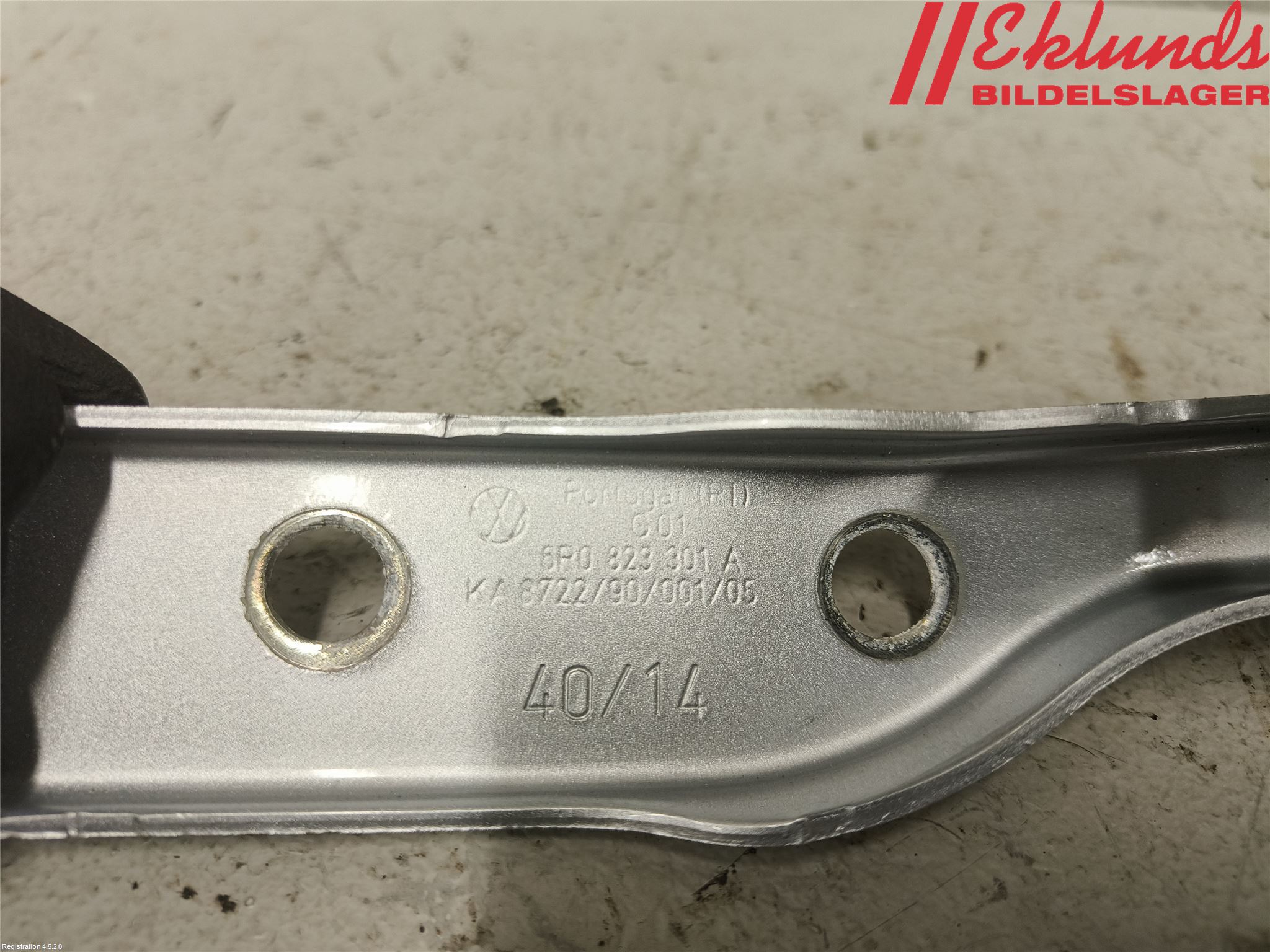 Volkswagen VW POLO 10-17 Huvgångjärn