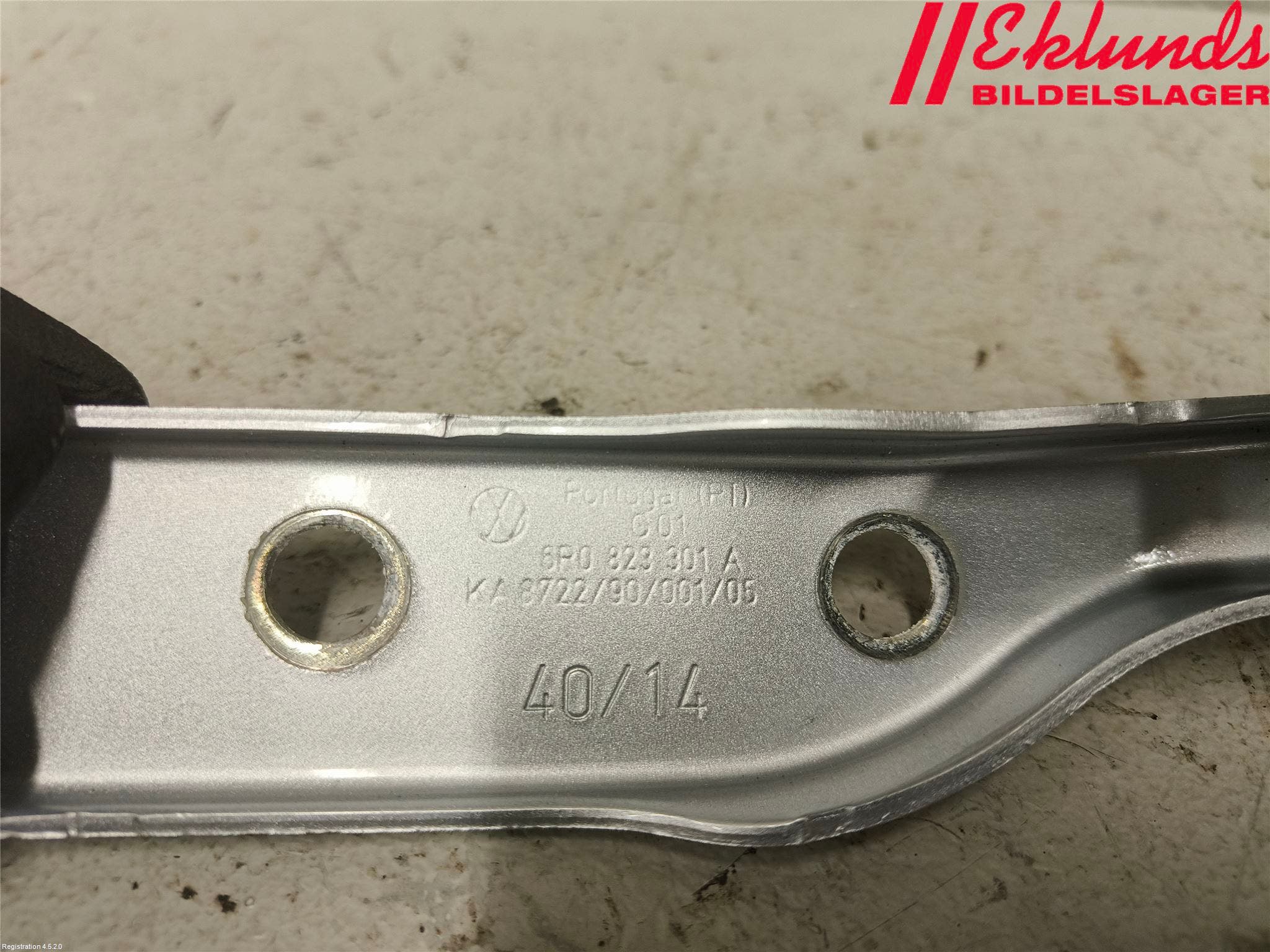 Volkswagen VW POLO 10-17 Huvgångjärn