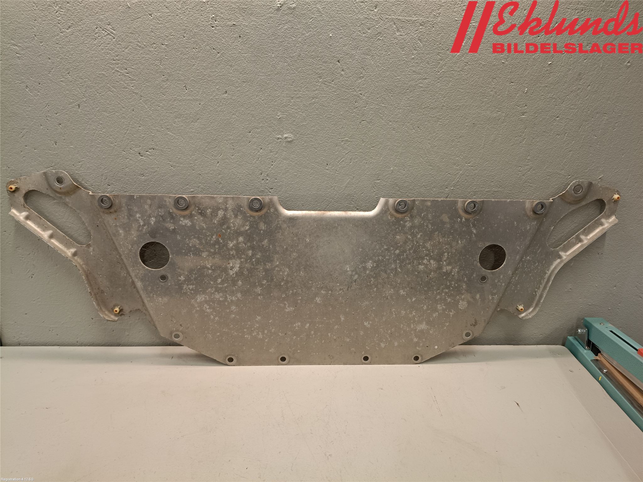 BMW i3 I01 13-22 Hasplåt Plåt-Plast