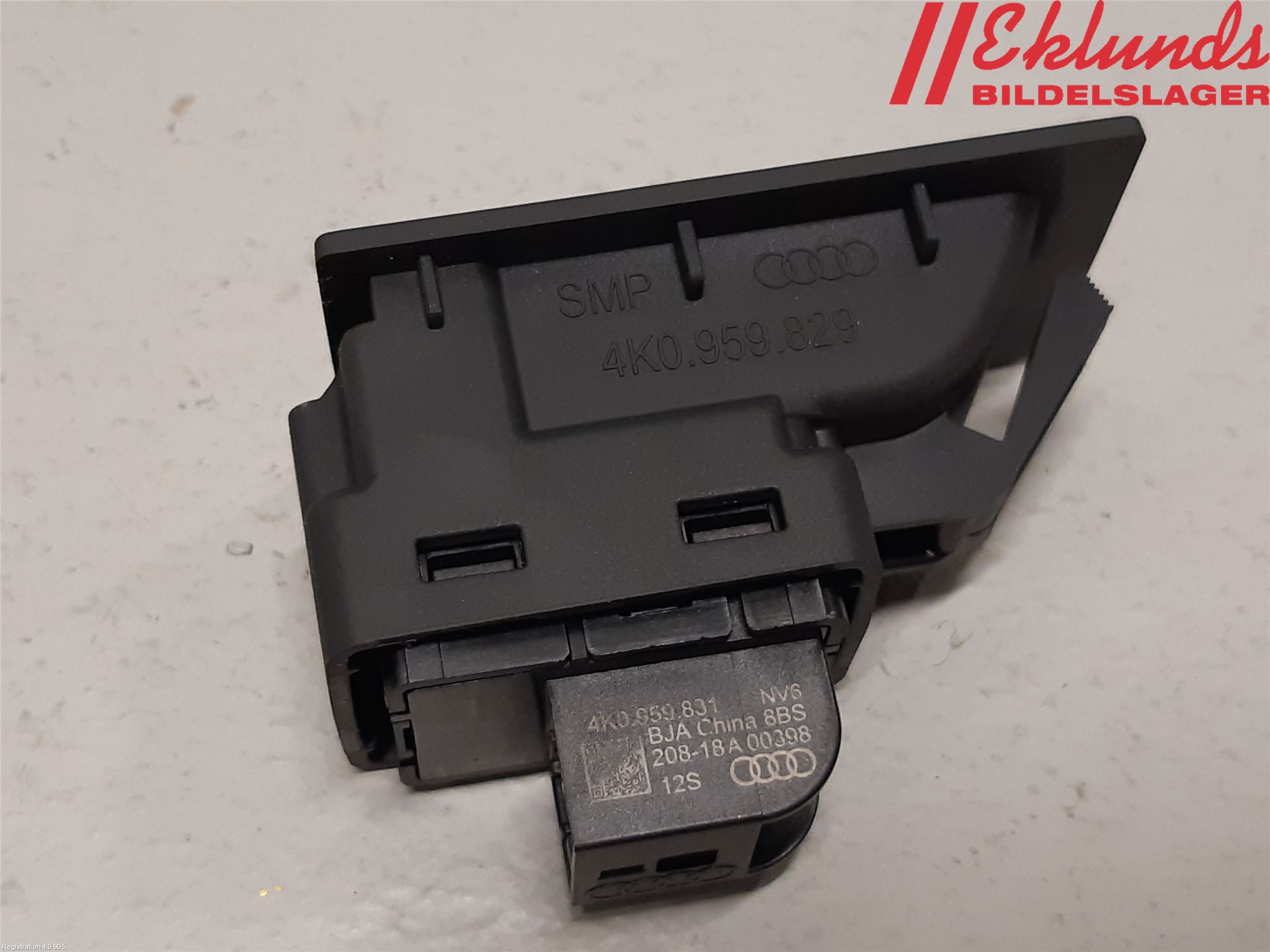 Audi A6 F2/C8 19- Strömställare Baklucka