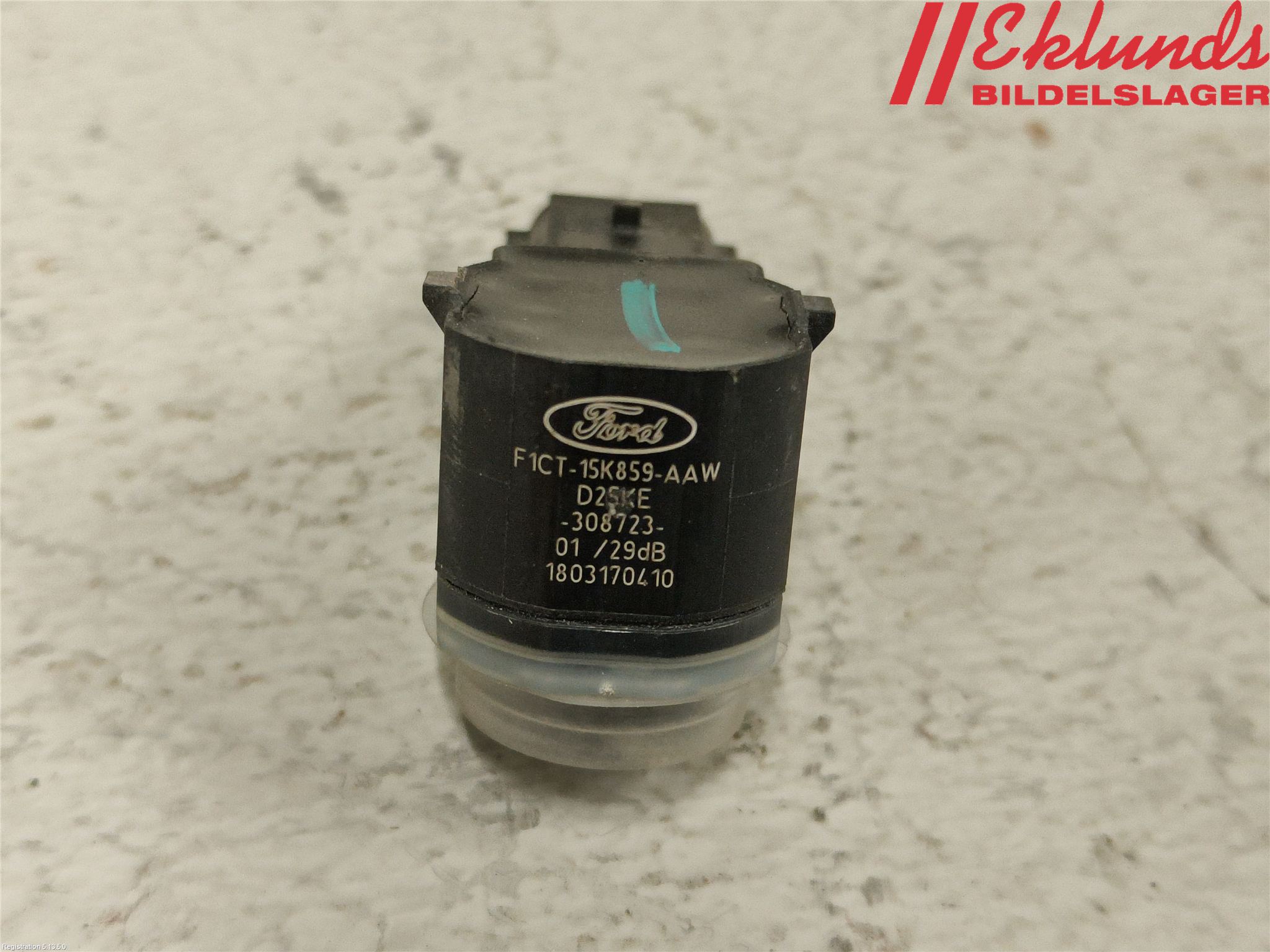 Ford KUGA 17-19 Parkeringshjälp Frontsensor