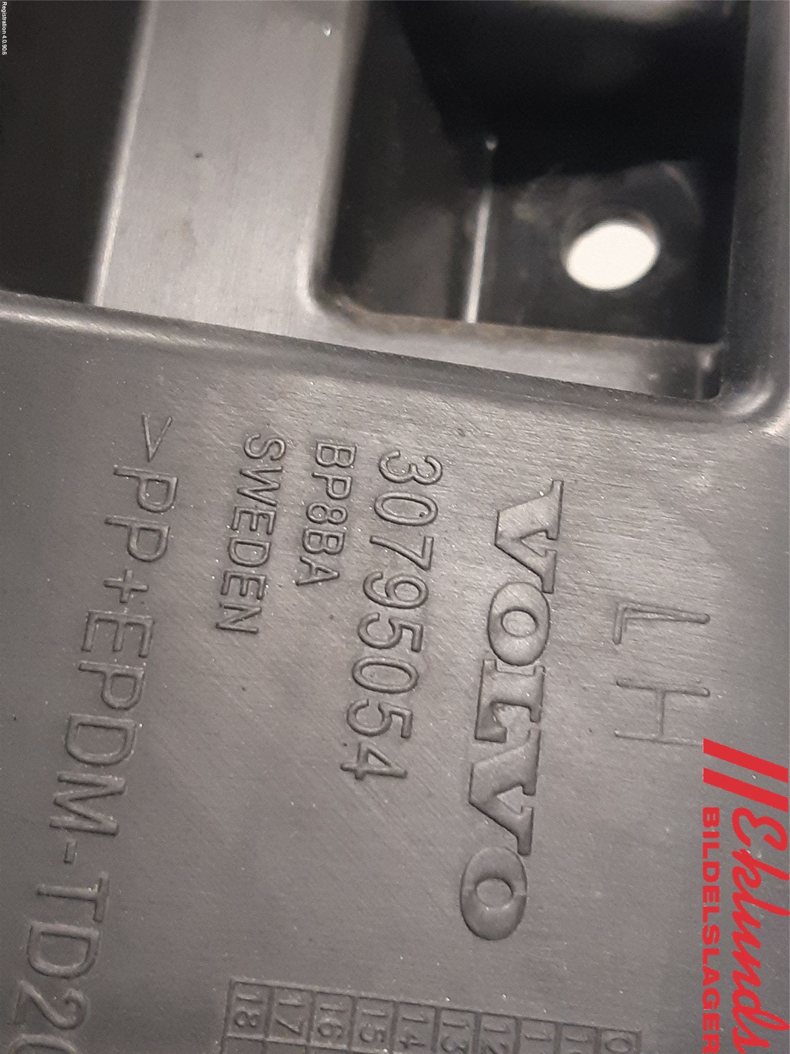 Volvo S60 11-13 Stötfångarfäste Bak Vä