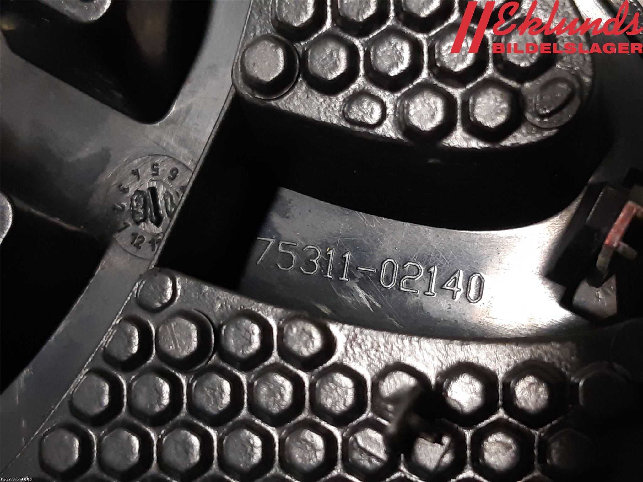 Toyota YARIS XP130 15-20 Emblem