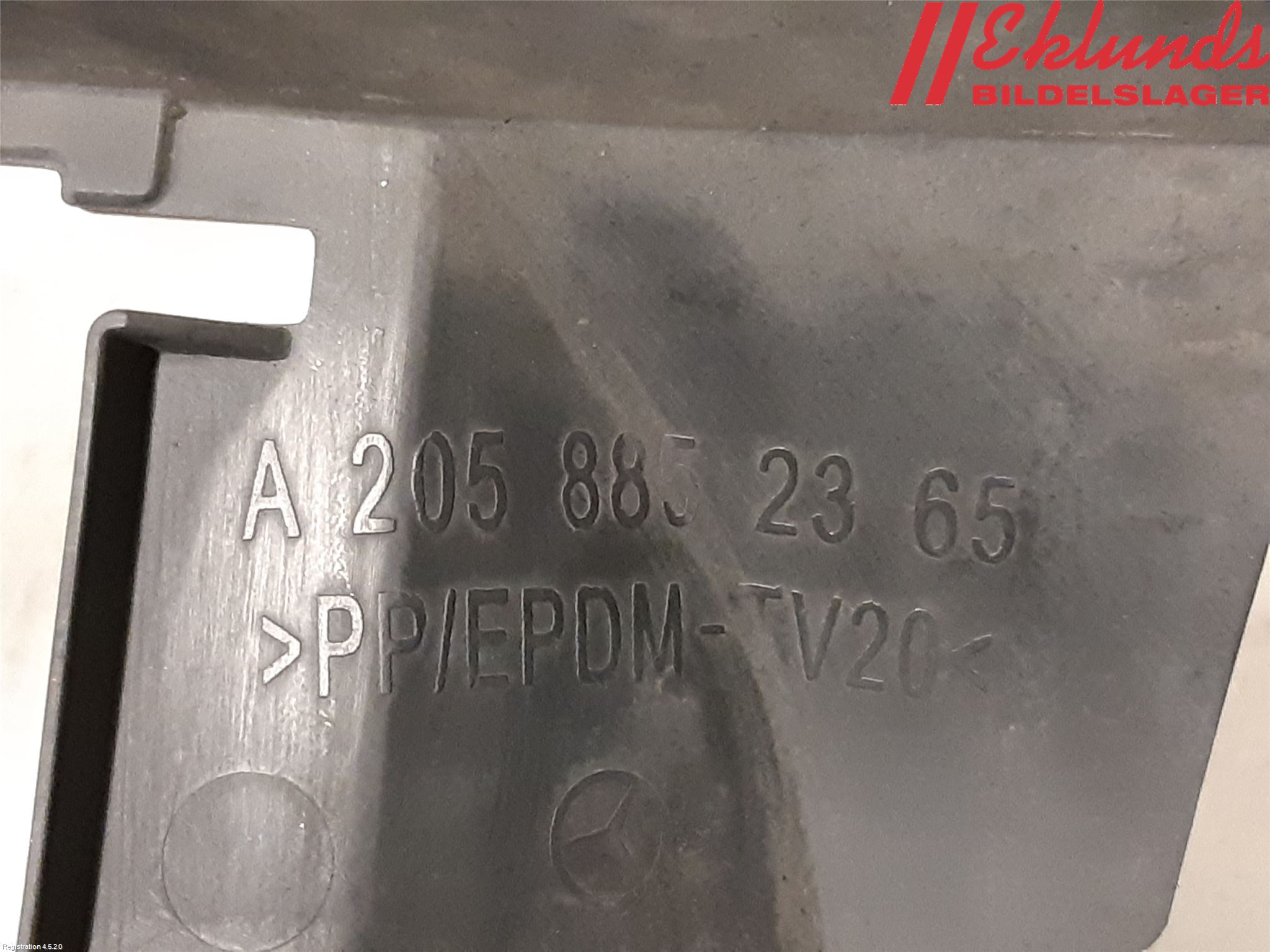 Mercedes-Benz MB C-KLASS (W205) 14-21 Stötfångardel Bak Mitt