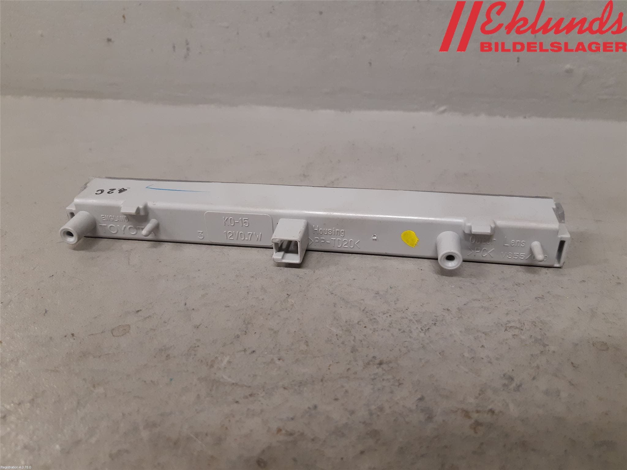 Toyota YARIS XP21 20- Bromsljus Bakruta