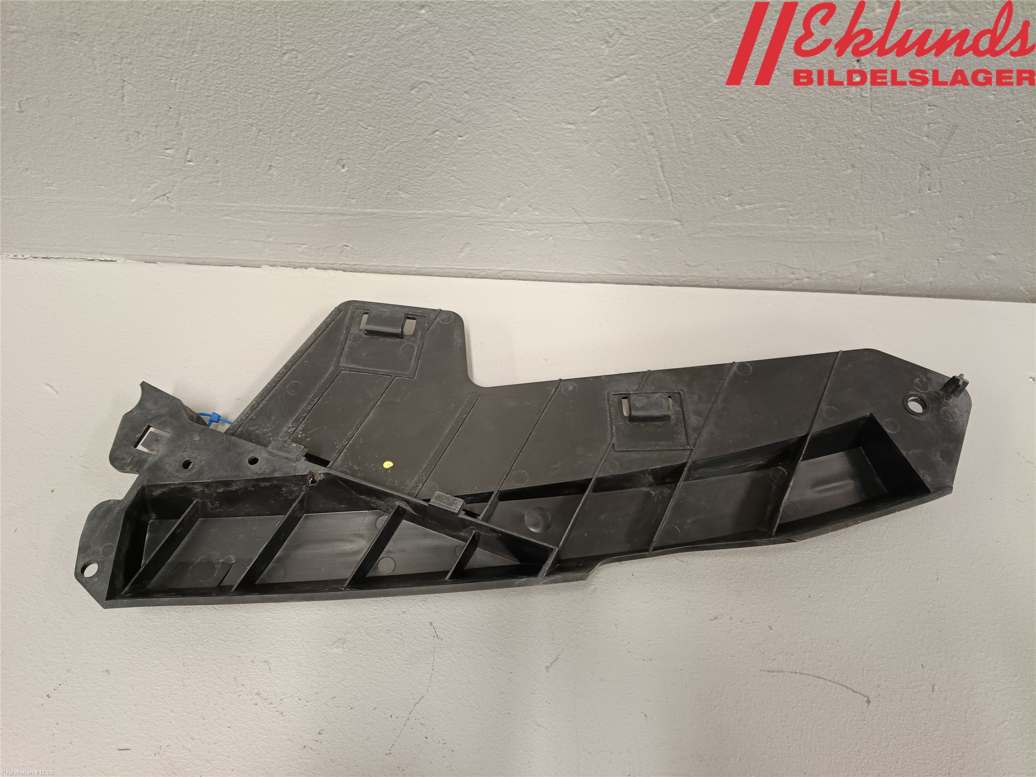 Volvo V70 08-13 Strålkast Fästsarg