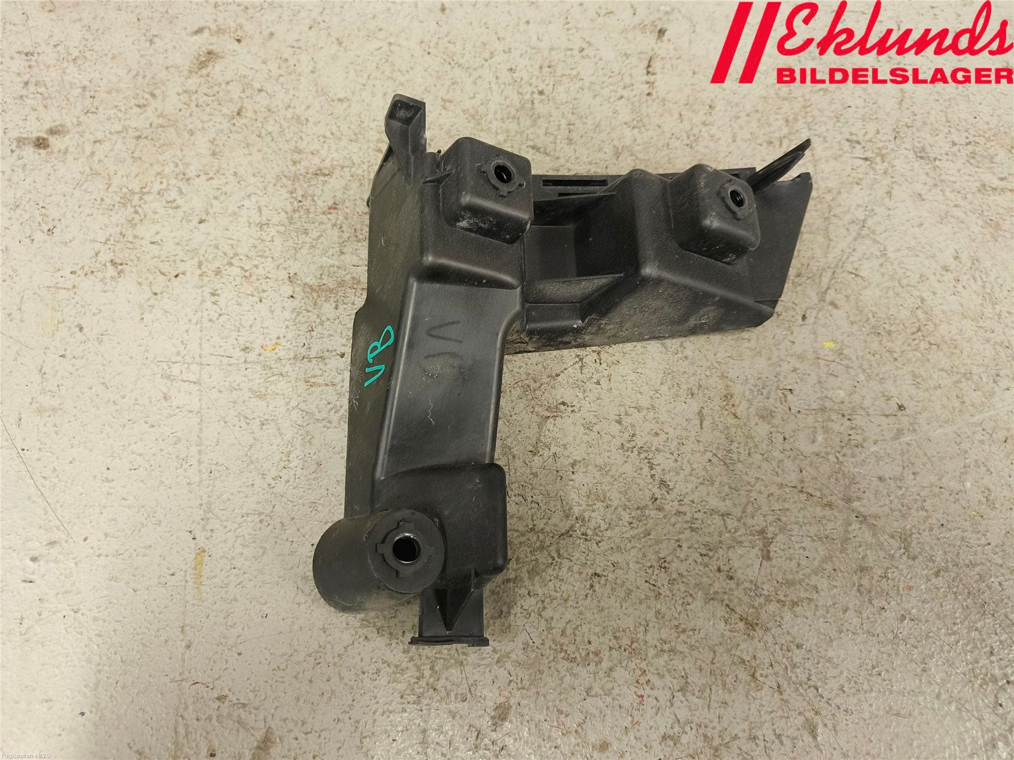 Volvo V70 14-16 Stötfångarfäste Bak Vä