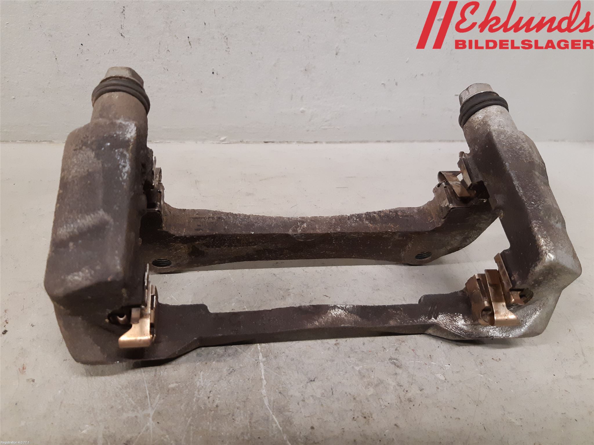 Toyota RAV4 19- Bromsokshållare