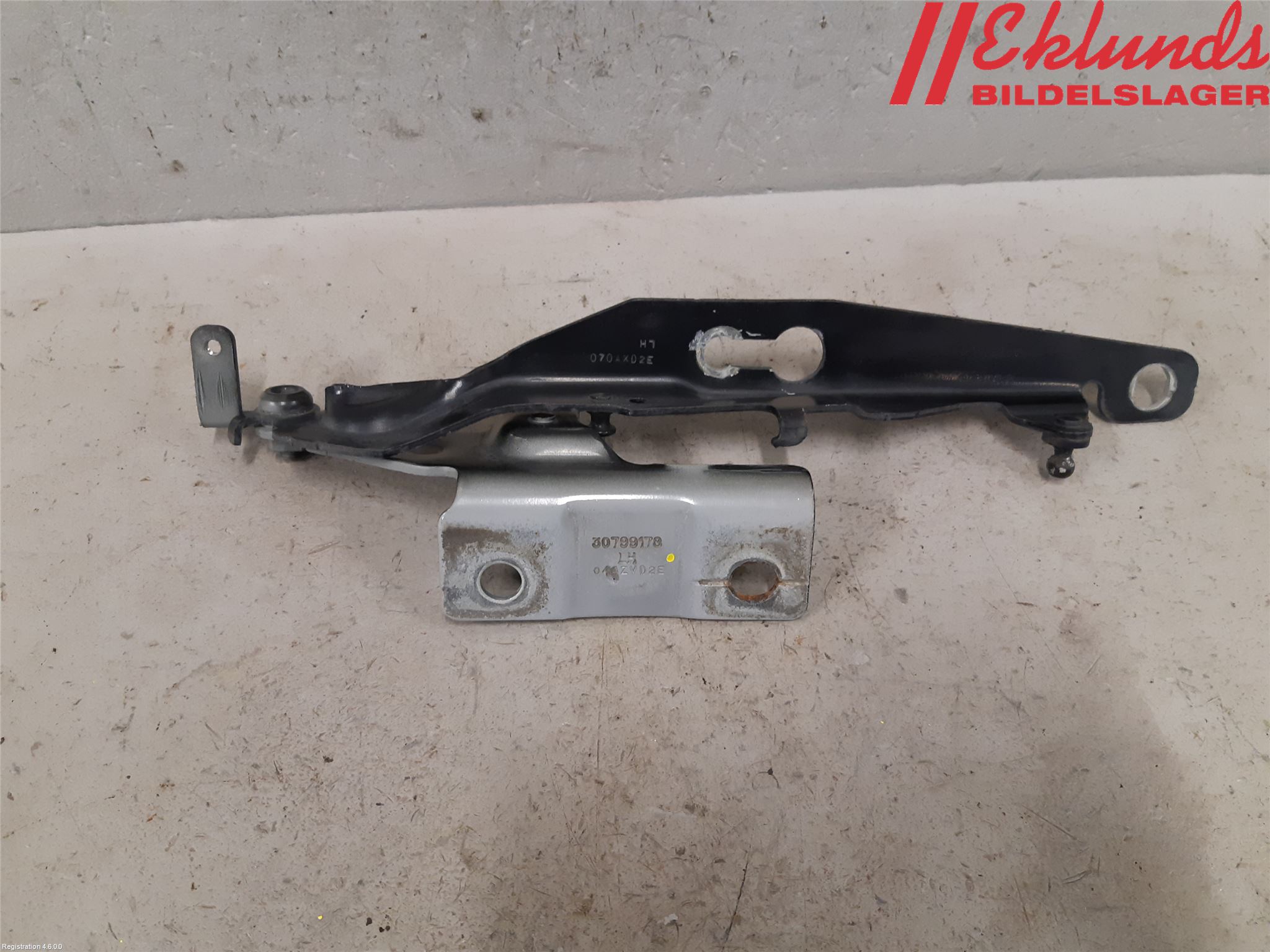 Volvo S60 11-13 Huvgångjärn