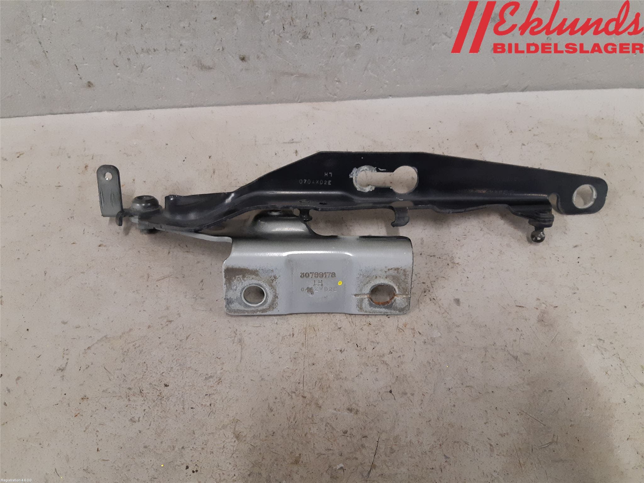 Volvo S60 11-13 Huvgångjärn