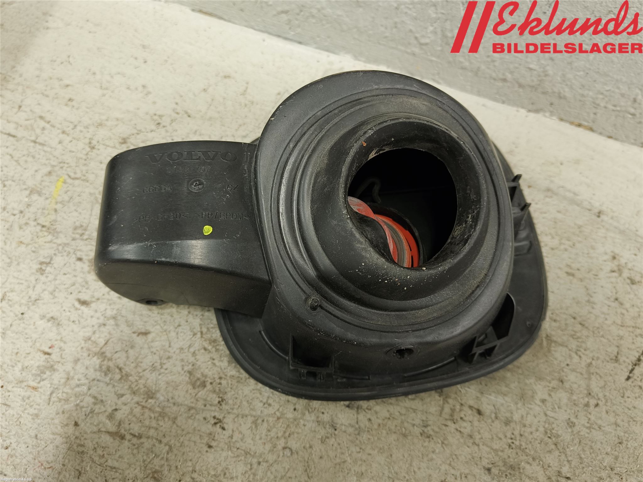 Volvo S60 11-13 Tanklucka