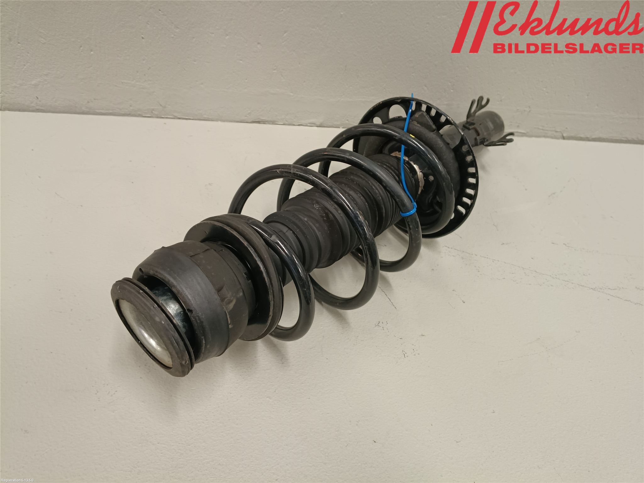 Volkswagen VW POLO 10-17 Fjäderben Fram Höger