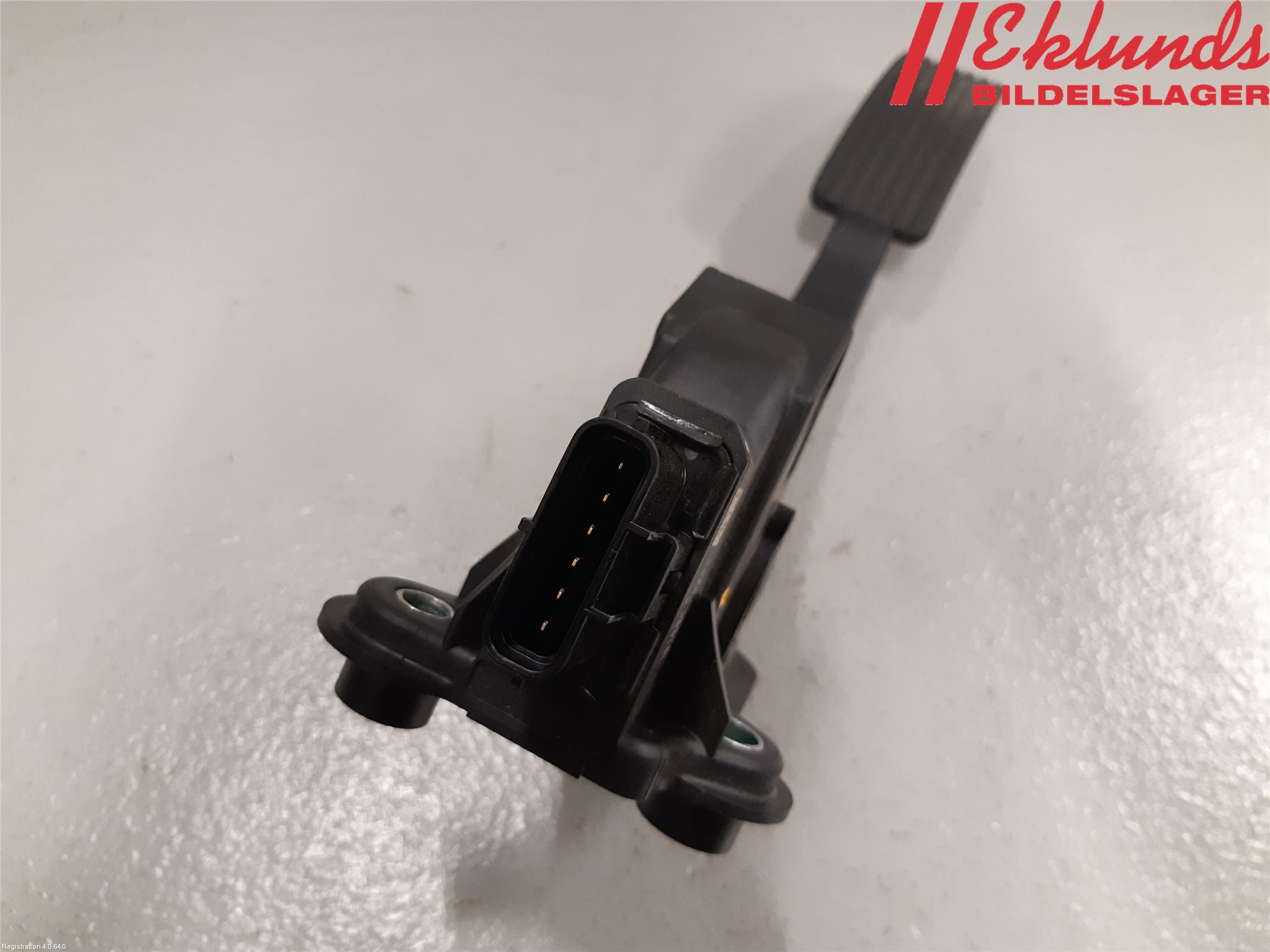 Mitsubishi OUTLANDER 13-21 Gaspedal