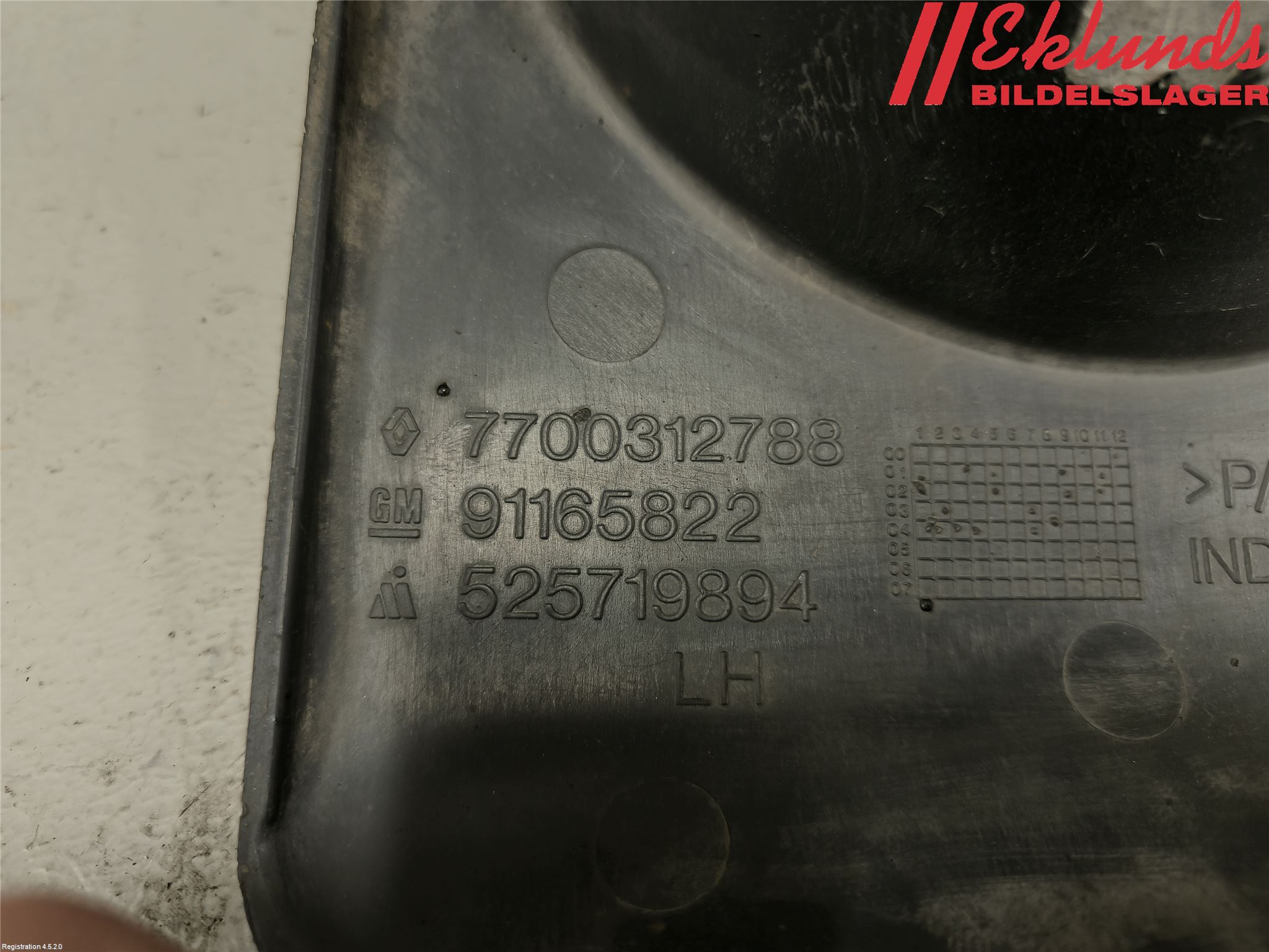 Opel VIVARO 01-14 Dimljussarg Fram