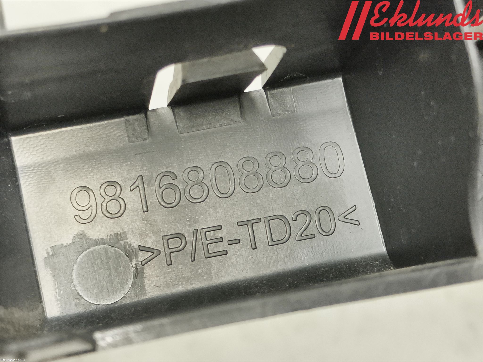 Peugeot PARTNER/E-PARTNER 19- Stötfångarfäste Bak Hö