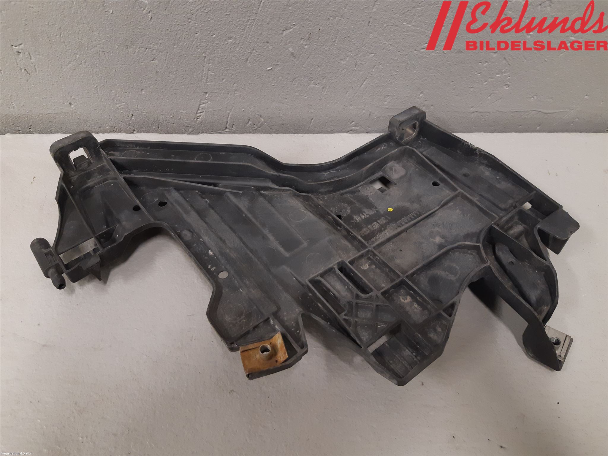 Audi A4/S4 08-11 Strålkast Fästsarg