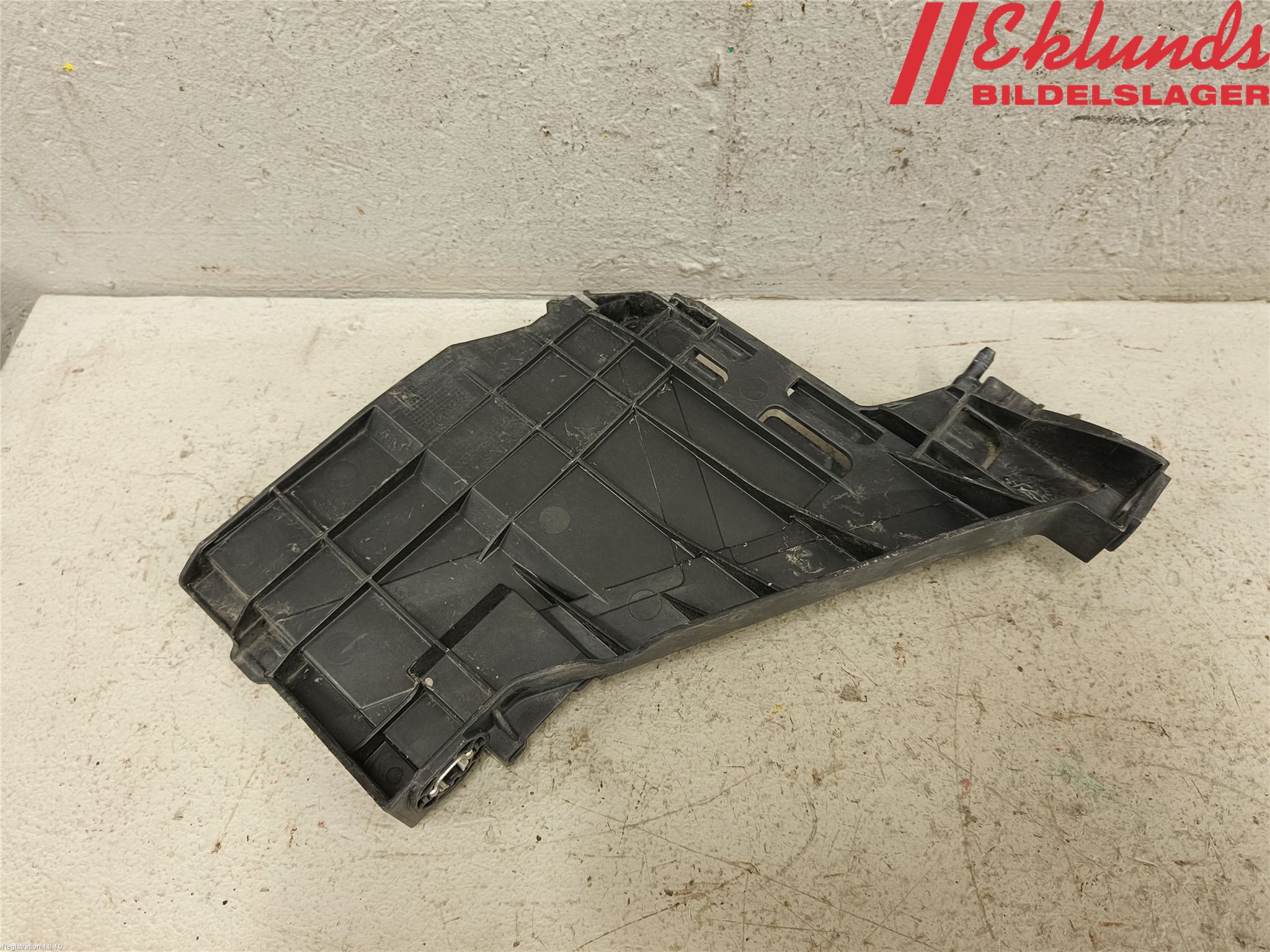 Audi A5 07-16 Strålkastarsarg Vänster