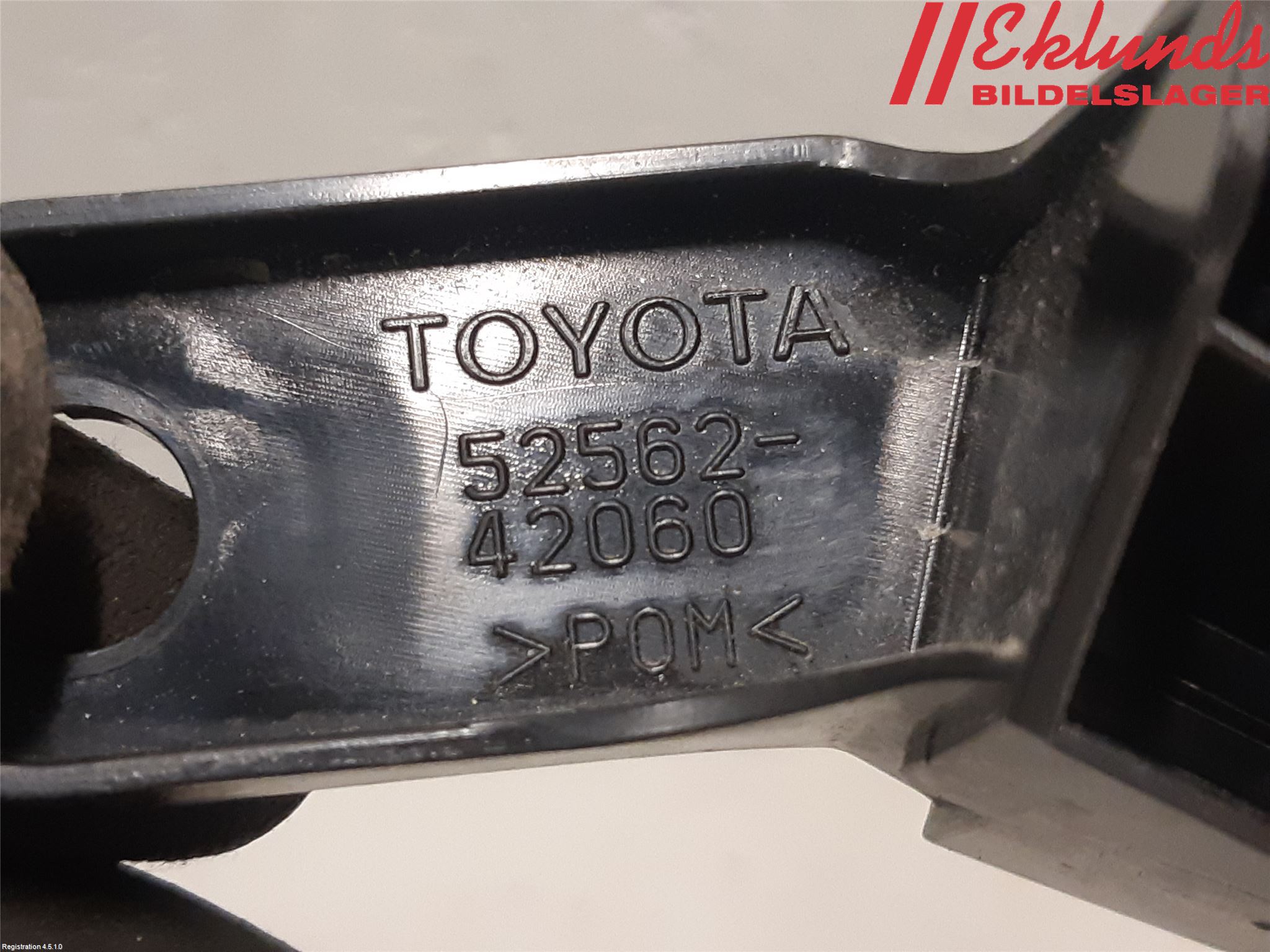 Toyota RAV4 19- Stötfångarfäste Bak Hö