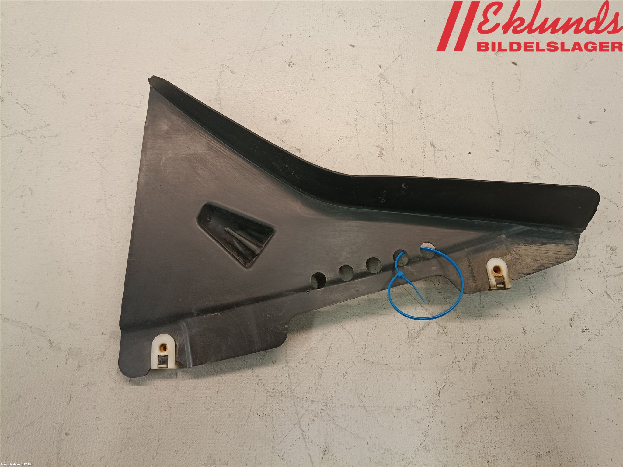 BMW i3 I01 13-22 Hasplåt Plåt-Plast