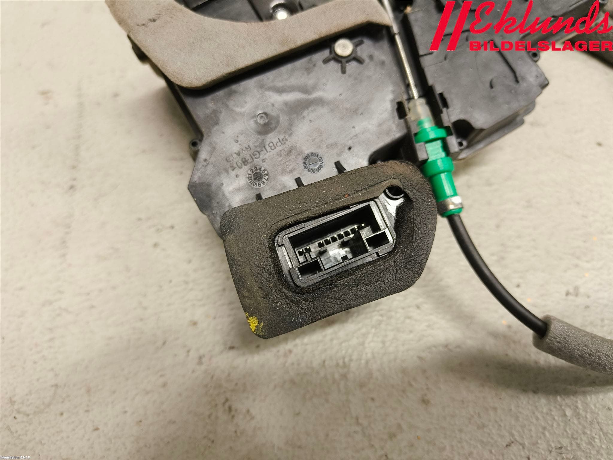 Audi A6 F2/C8 19- Låskista-Dörrlås