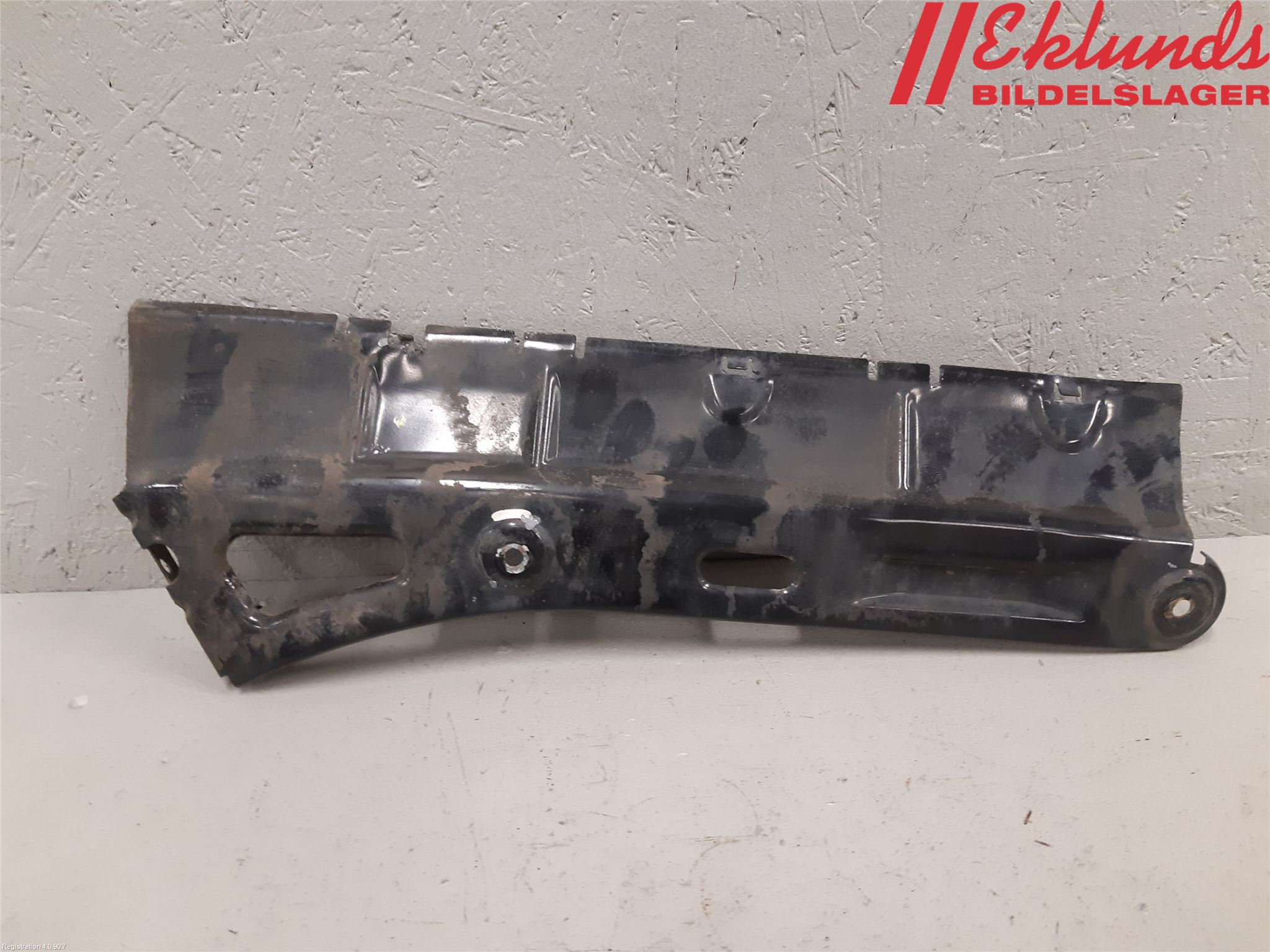 Skoda OCTAVIA (1Z) 05-13 Stötfångarfäste Bak Hö