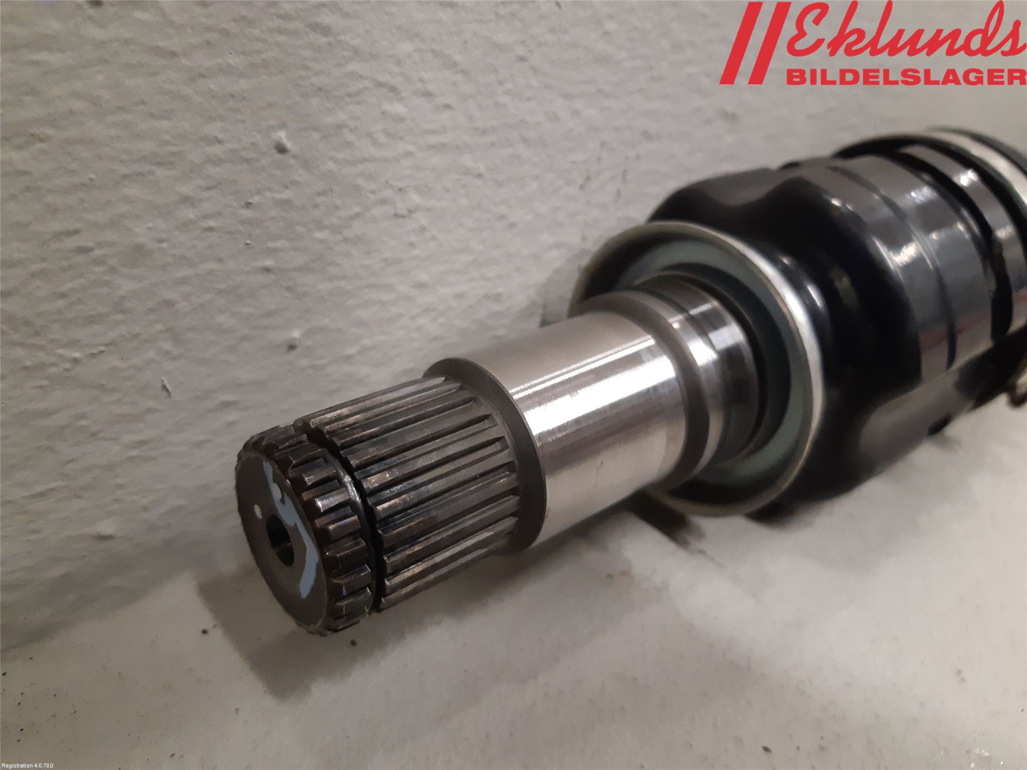 Toyota C-HR 16-23 Drivaxel Fram Höger