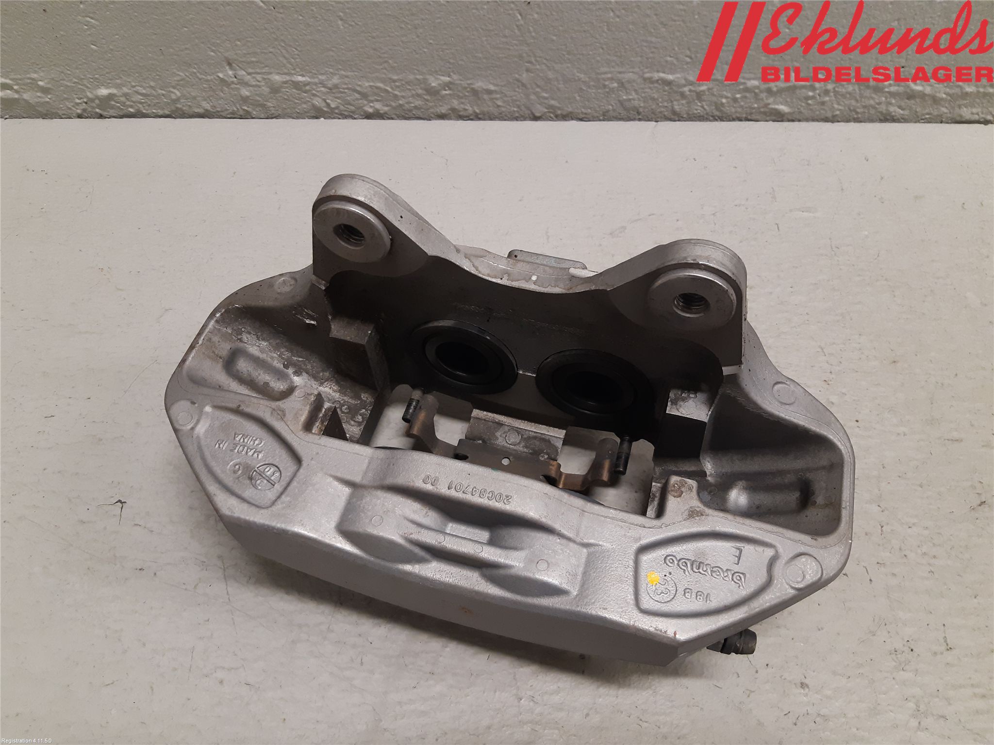 Tesla MODEL Y 21- Bromsok Fram Vänster