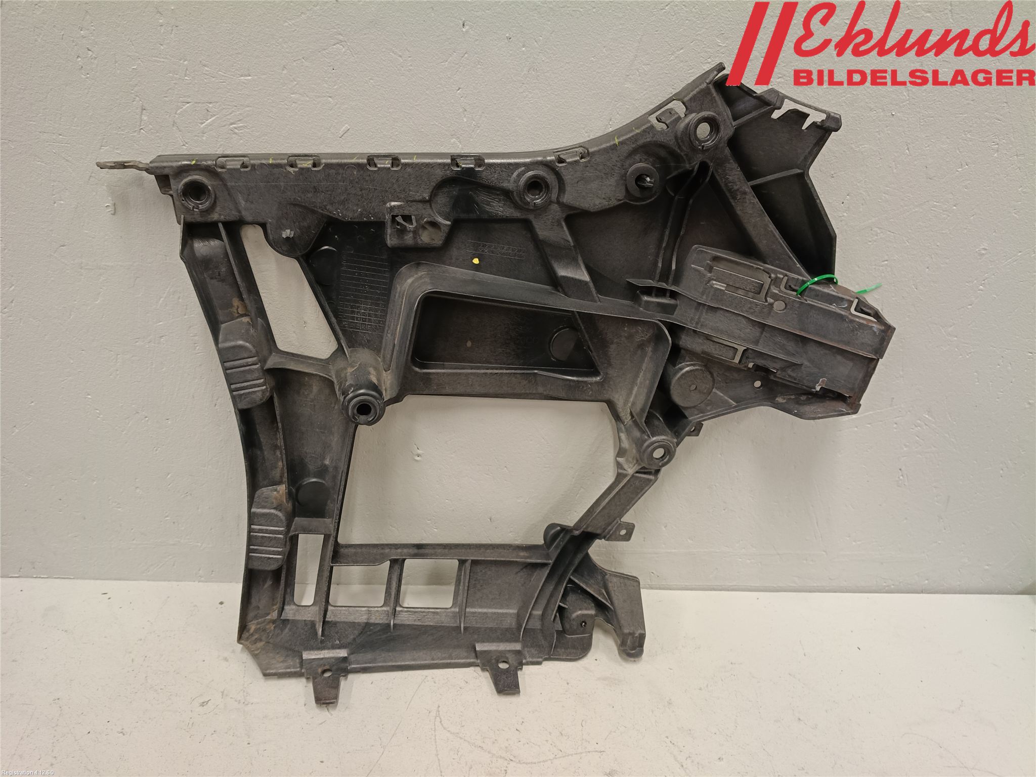 BMW 3 G20/G21/G80/G81 19- Stötfångarfäste Bak Hö