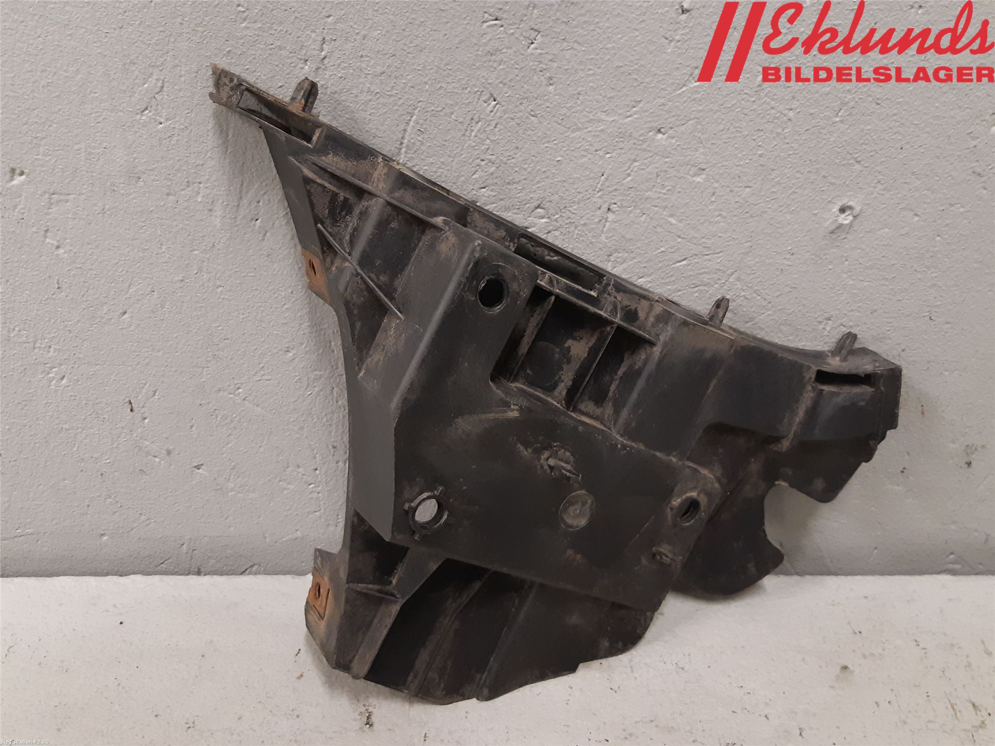 Volvo V70 08-13 Stötfångarfäste Fram Vä