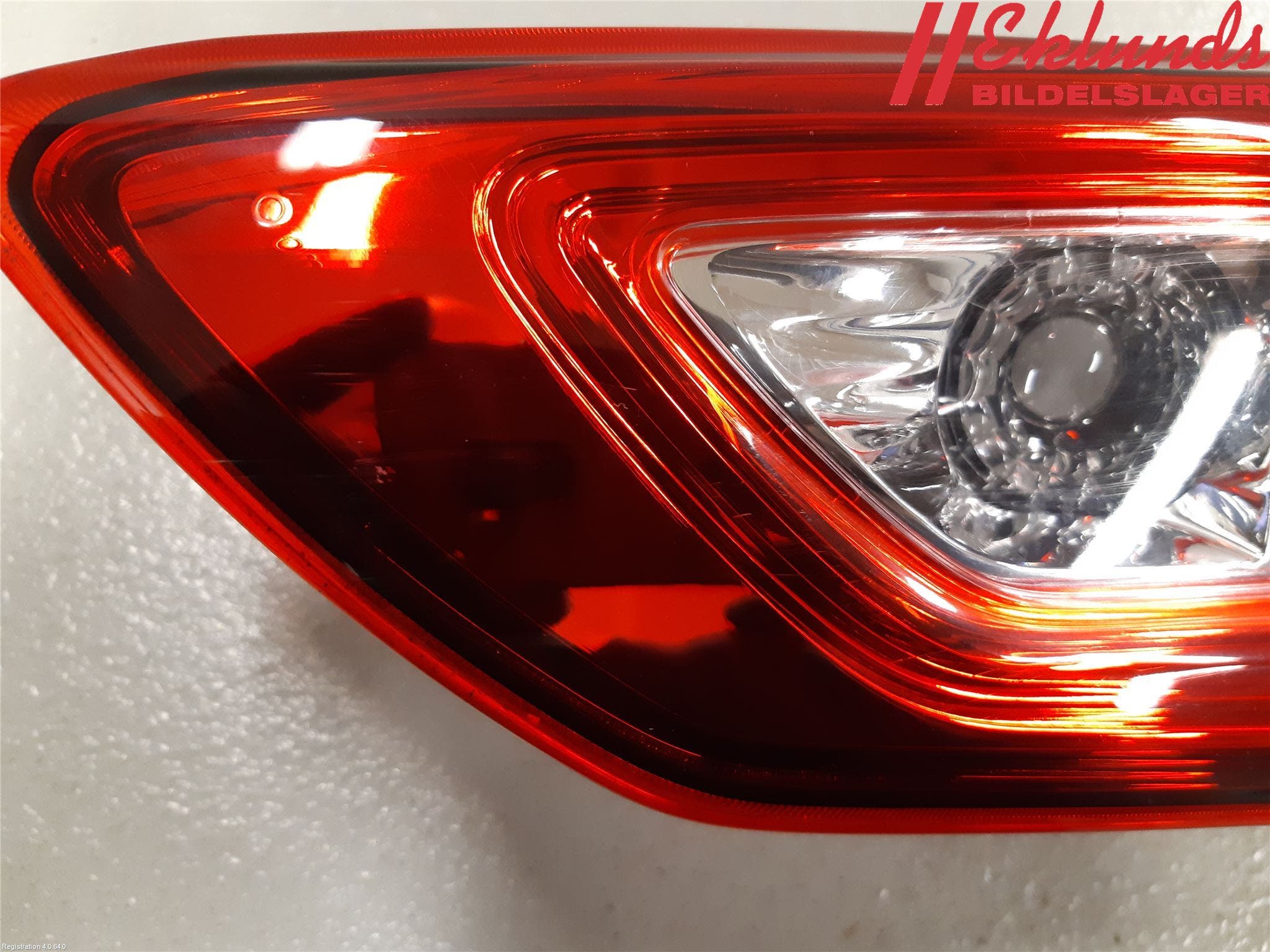 Toyota YARIS XP130 15-20 Bakljus Lucka Hö