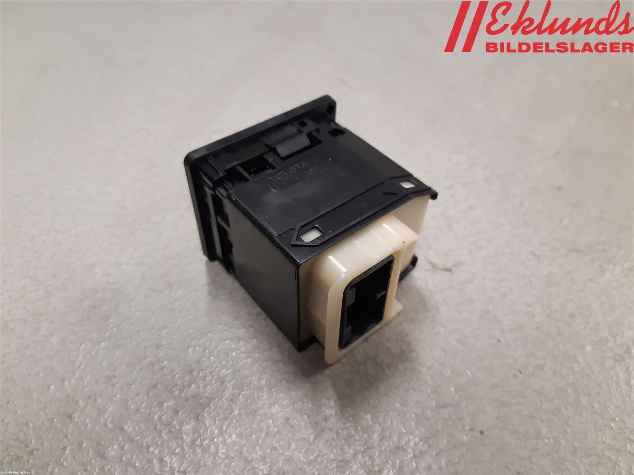 Toyota AURIS 13-19 Strömställare Spegel