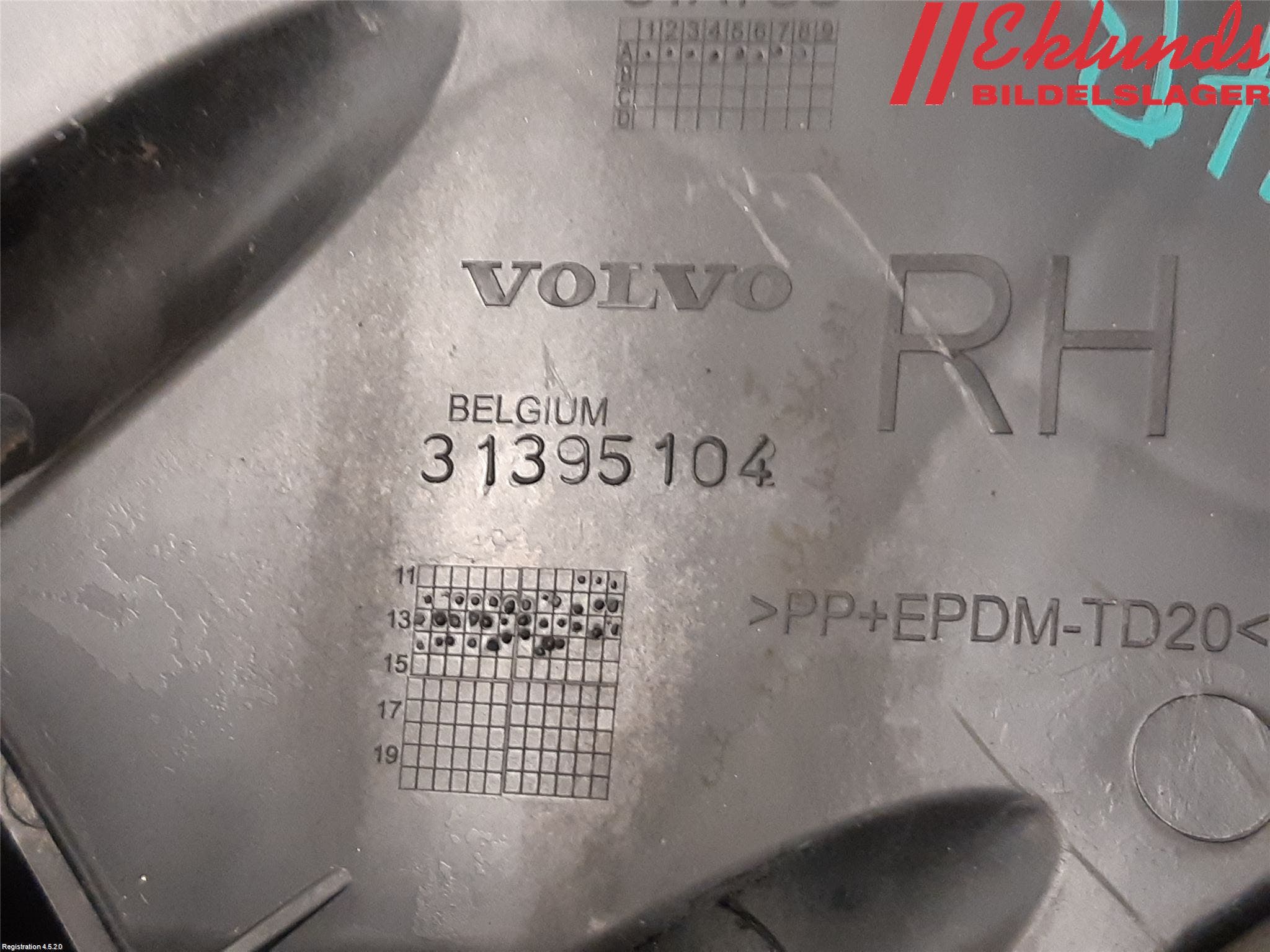 Volvo V40 12-19 Stötfångarfäste Bak Hö