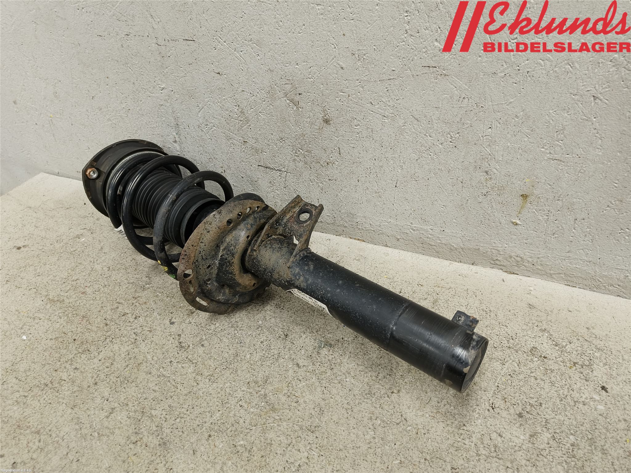 Volkswagen VW PASSAT 20-24 Fjäderben Fram Vänster